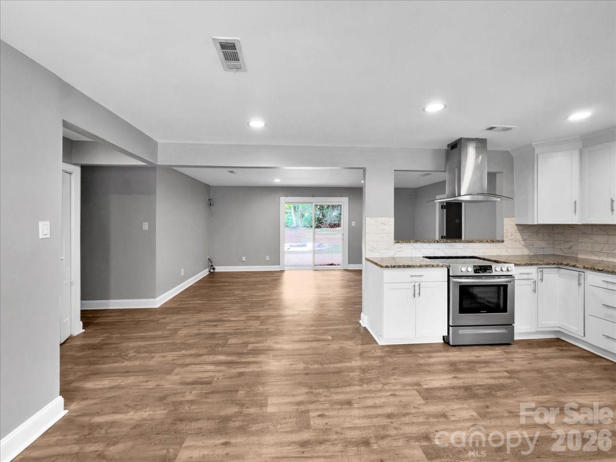 1926 Tyvola Road Property Photo 10