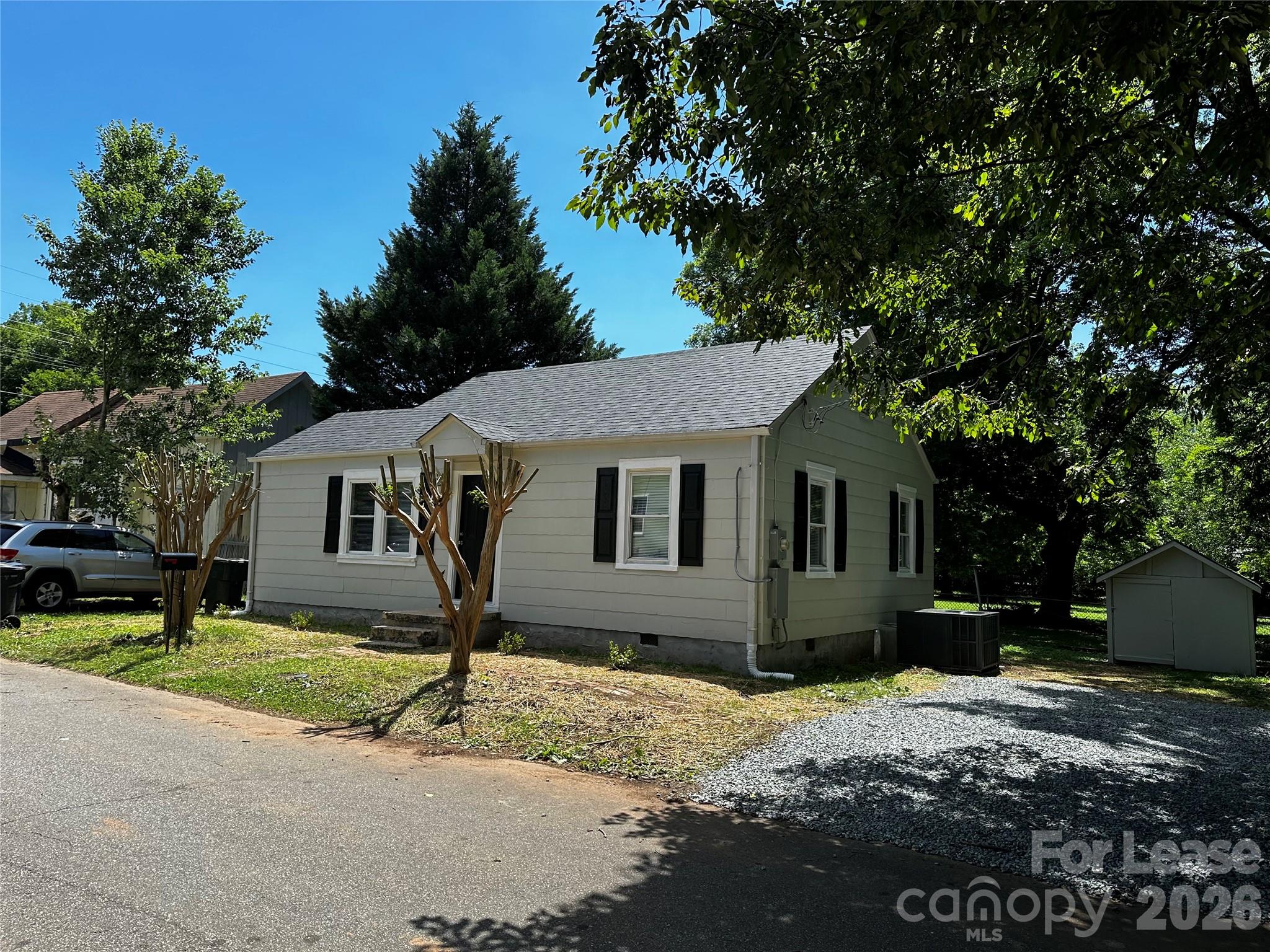 603 Robbins Street Property Photo 3
