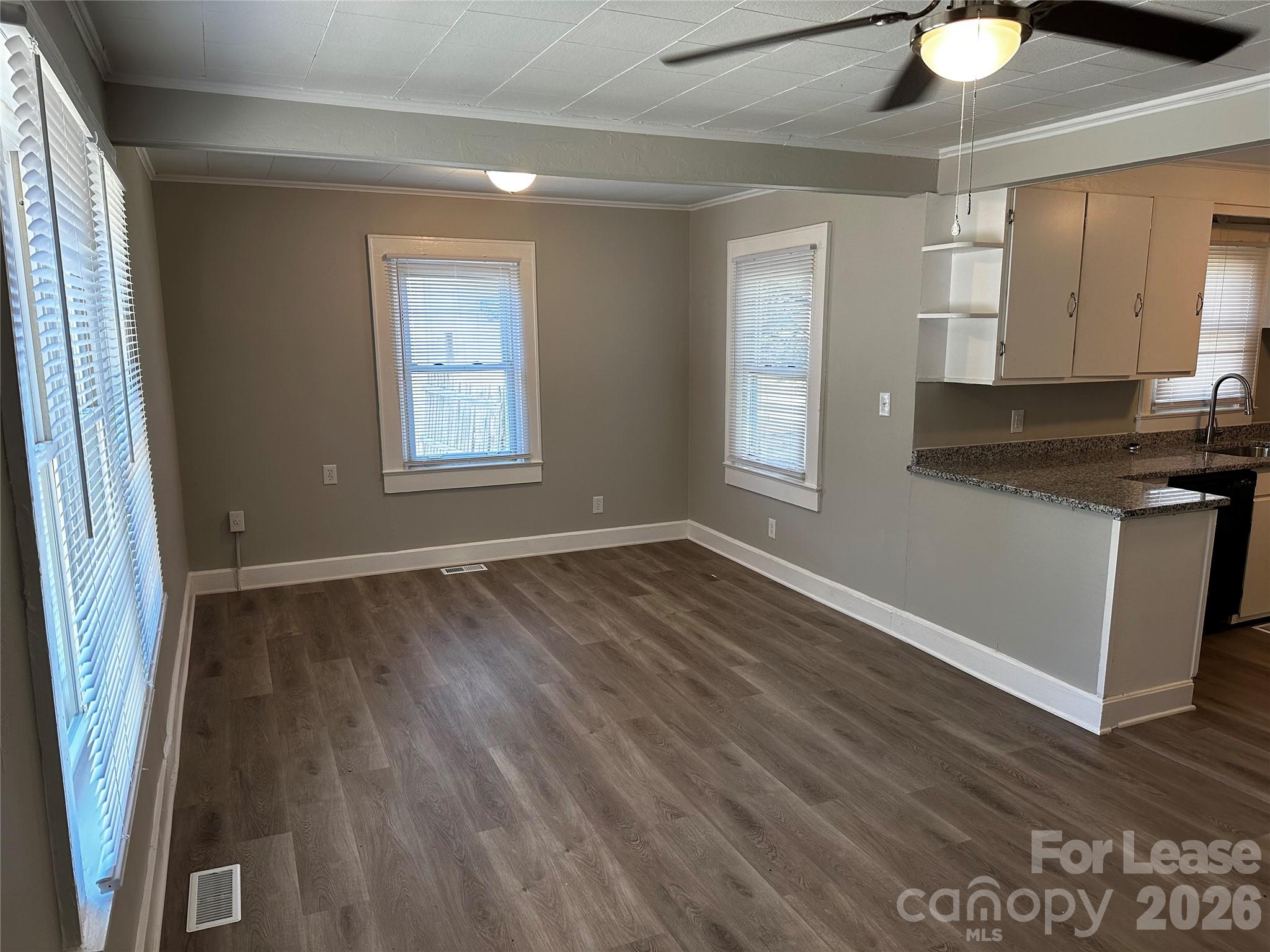 603 Robbins Street Property Photo 4