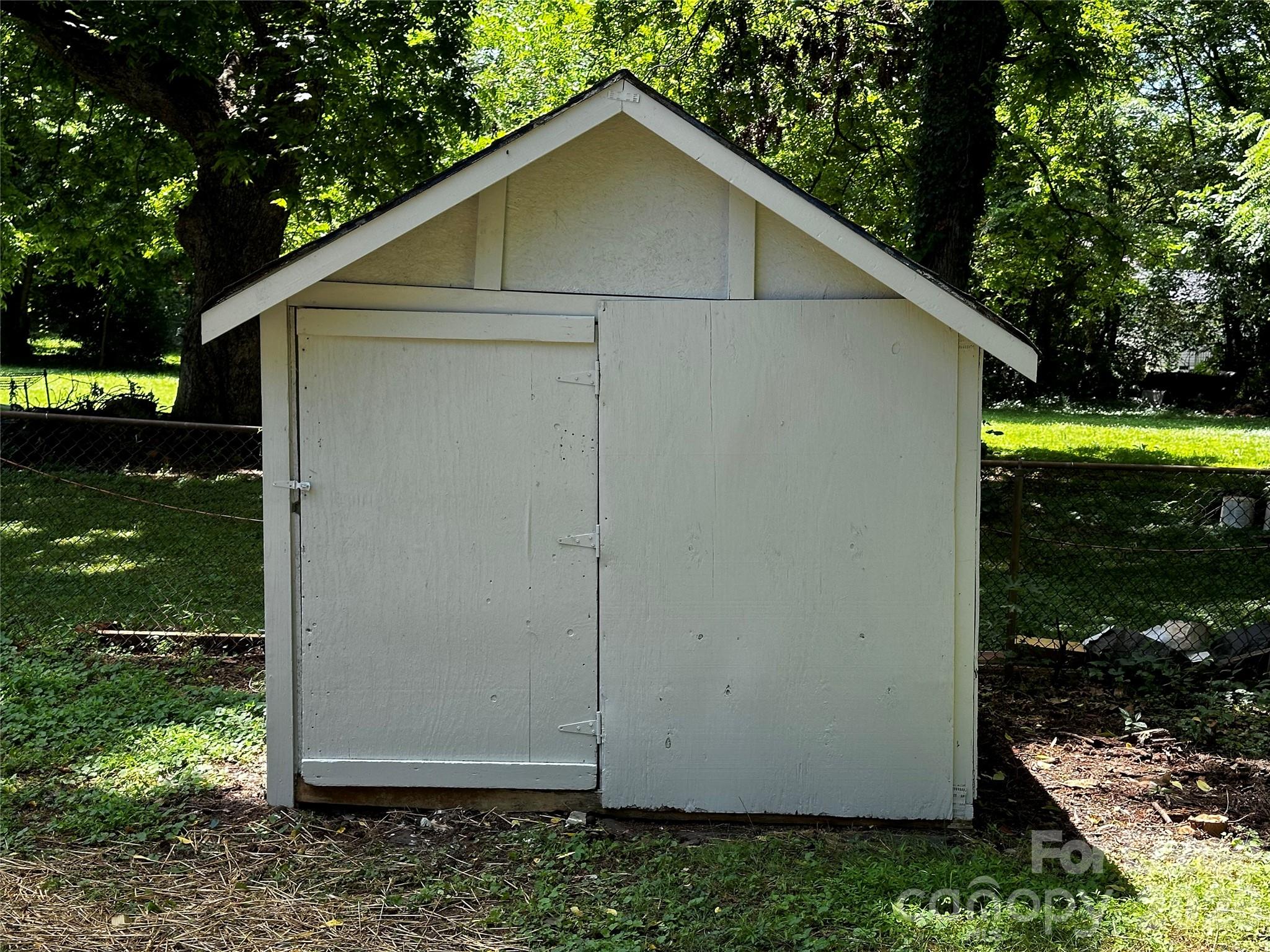 603 Robbins Street Property Photo 22