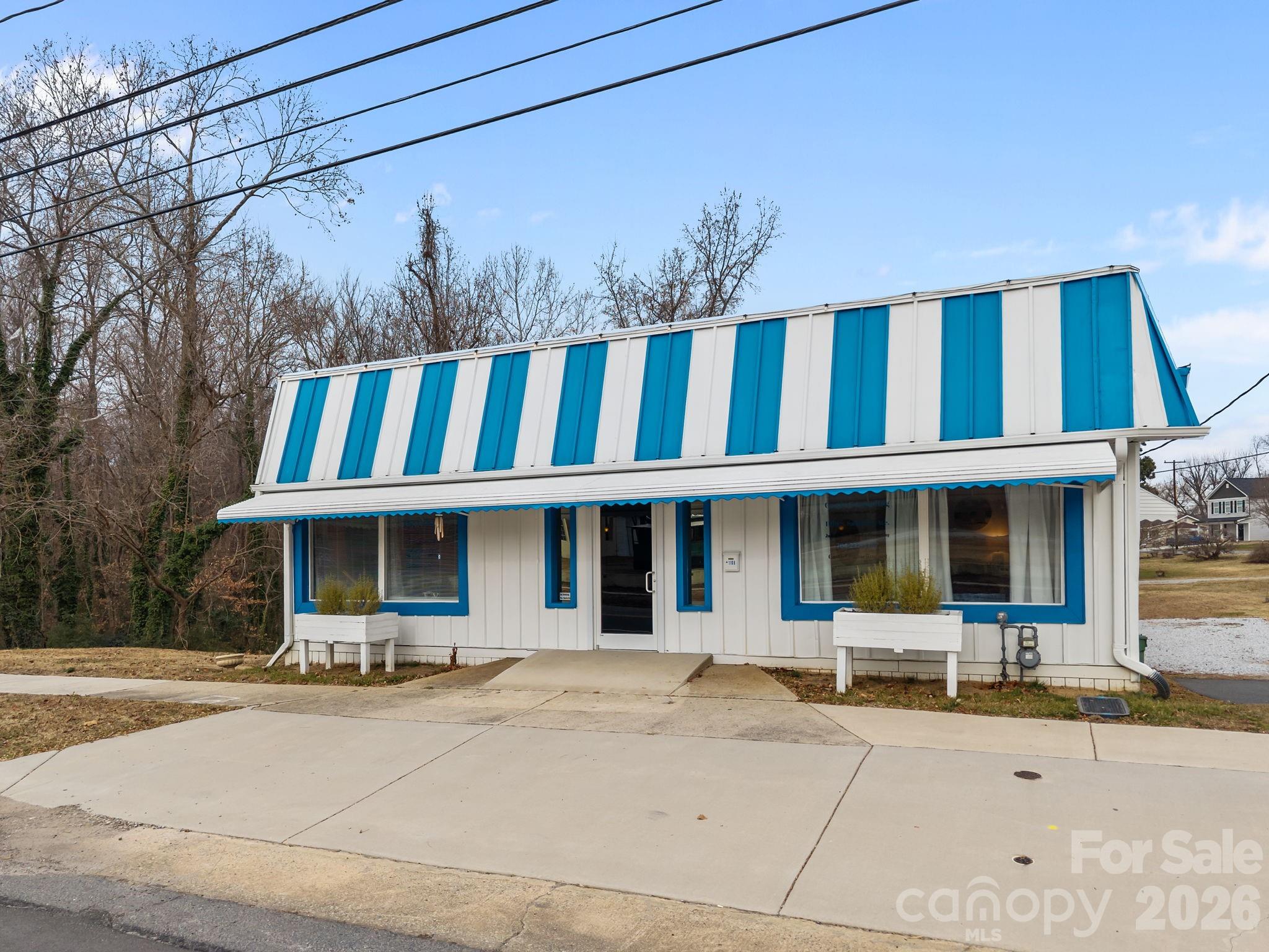 1108 S Salisbury Avenue Property Photo 3
