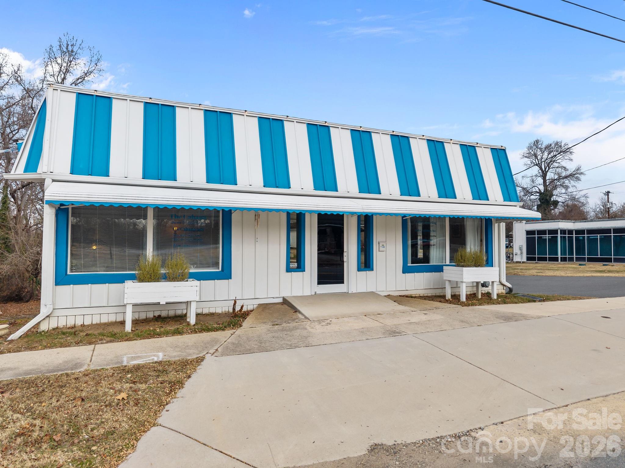 1108 S Salisbury Avenue Property Photo 4