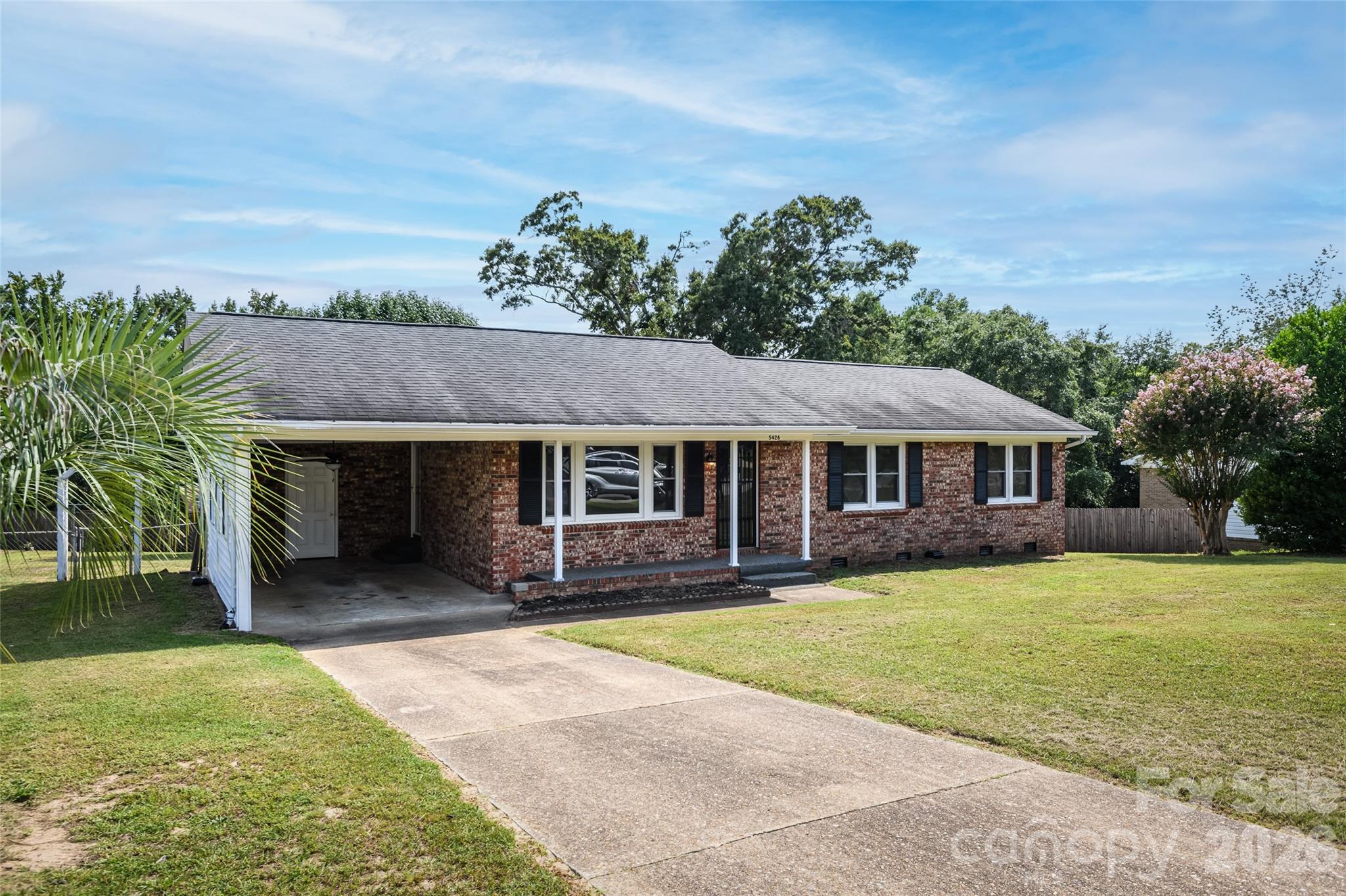 5426 Oakcrest Road Property Photo 2