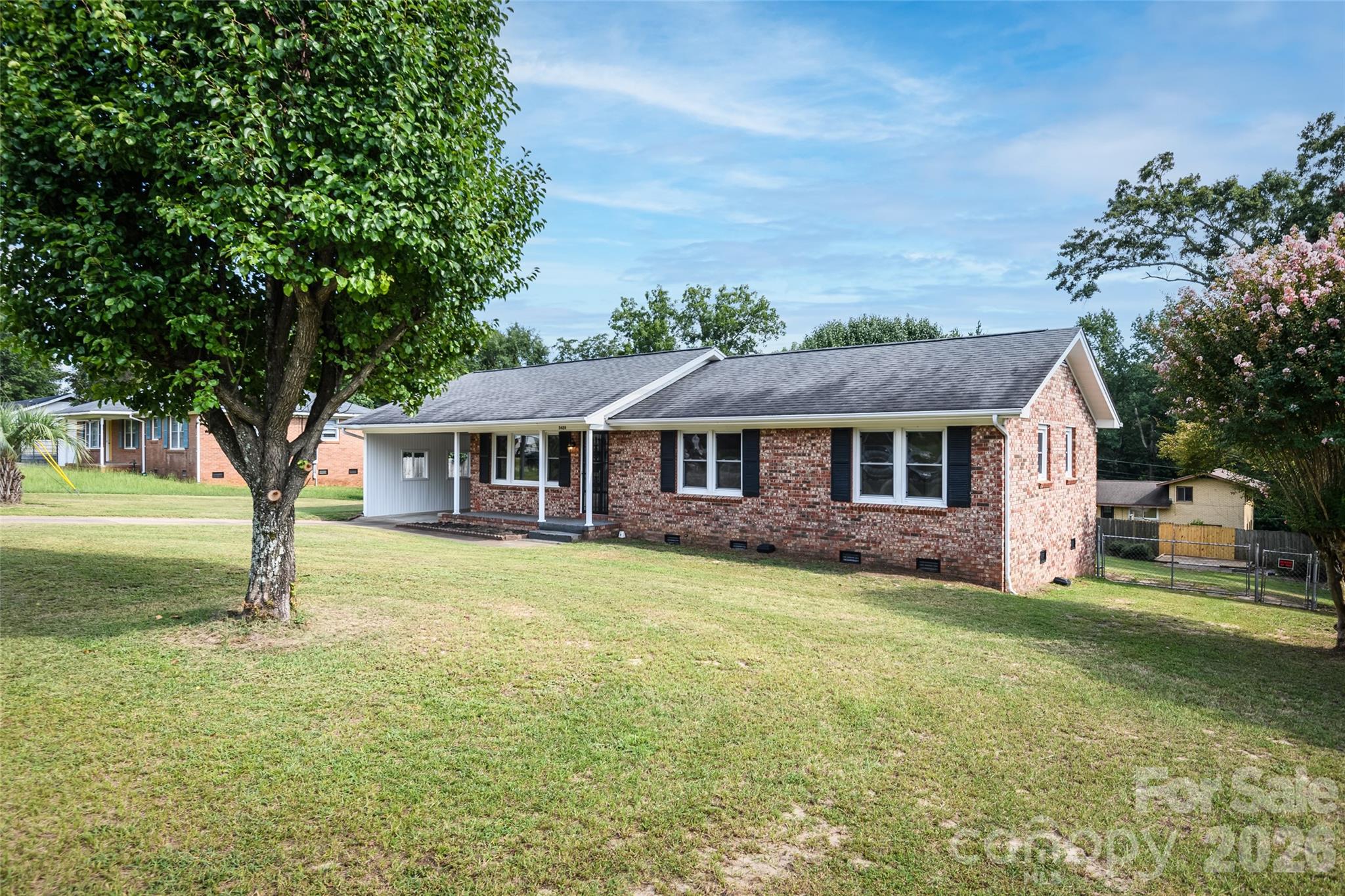 5426 Oakcrest Road Property Photo 3