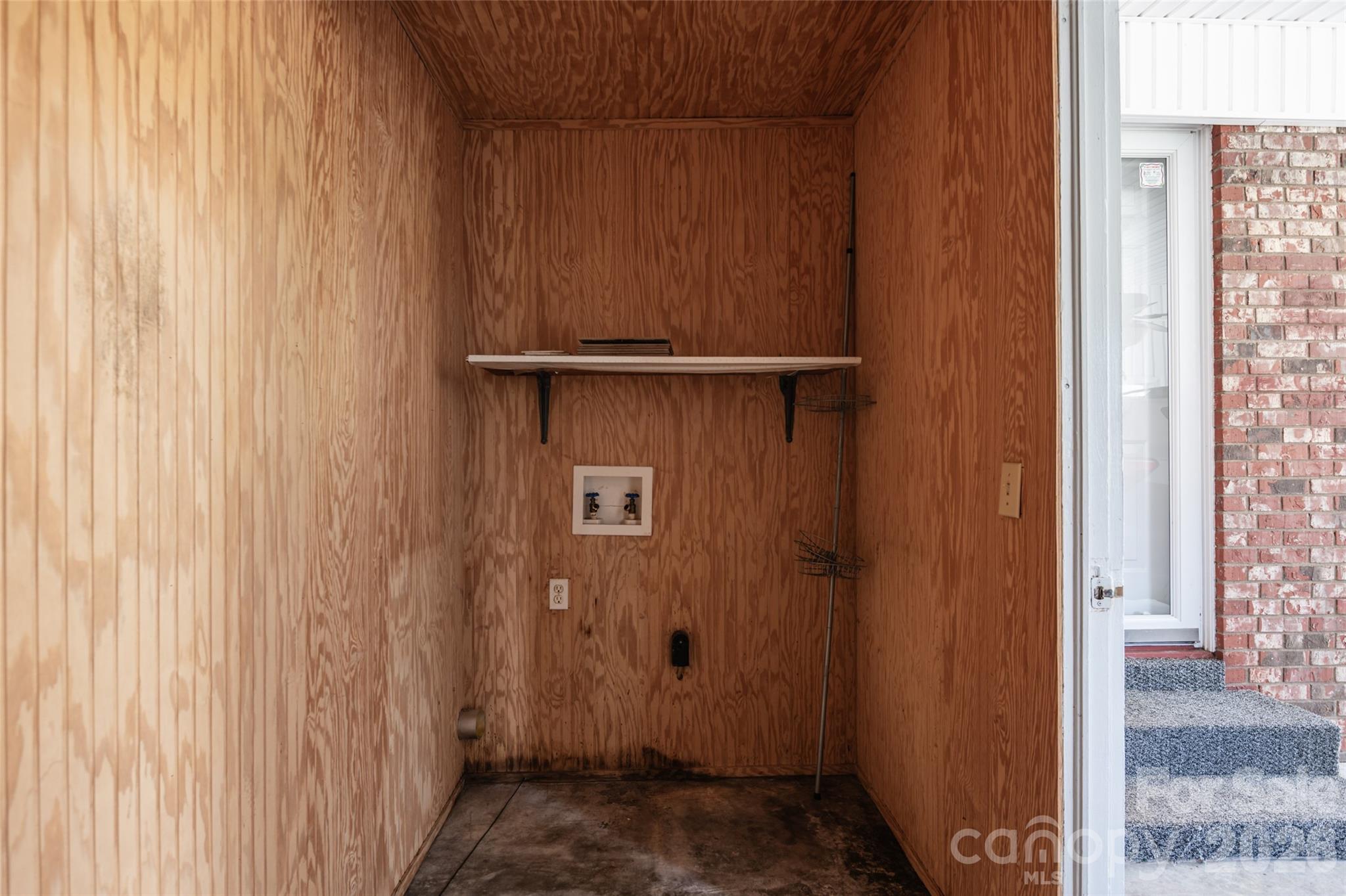 5426 Oakcrest Road Property Photo 15