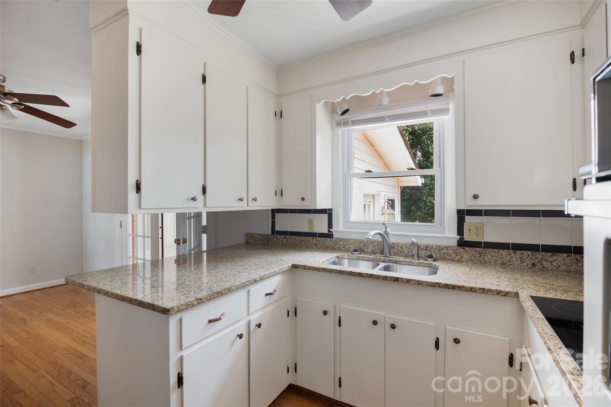 5426 Oakcrest Road Property Photo 24