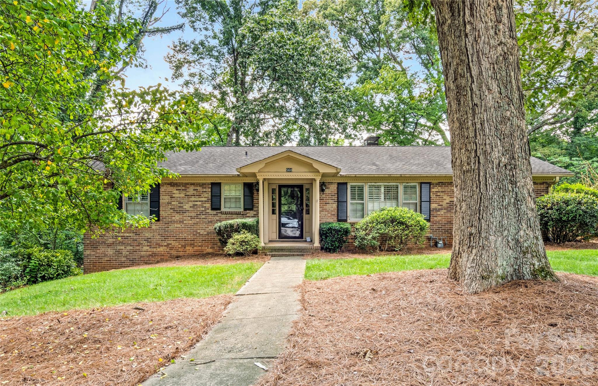560 Kelway Place Property Photo 1