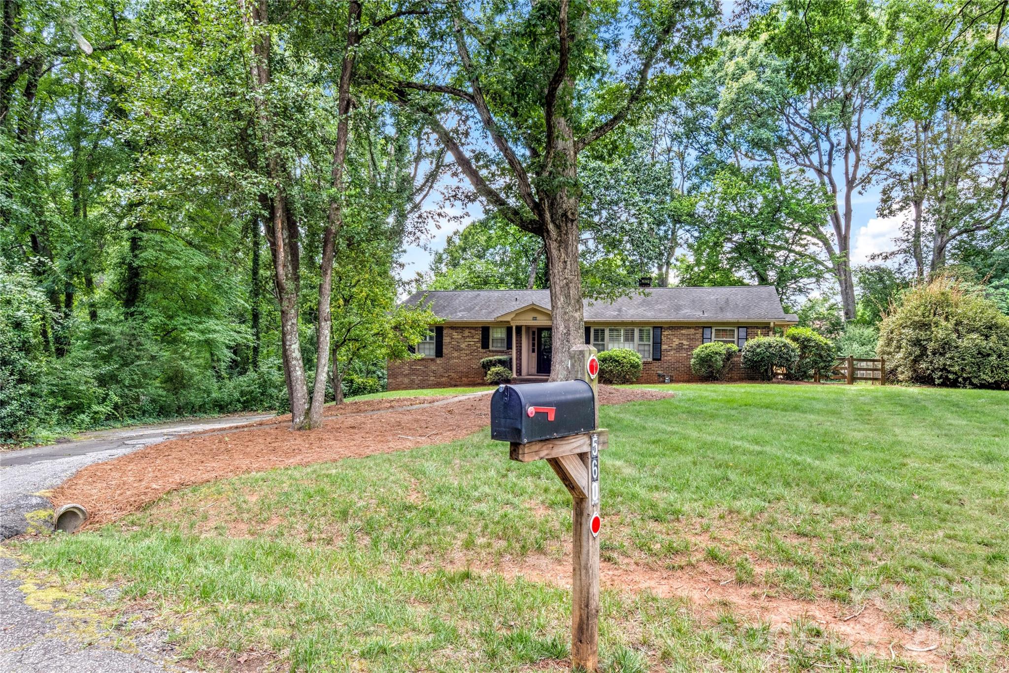 560 Kelway Place Property Photo 3