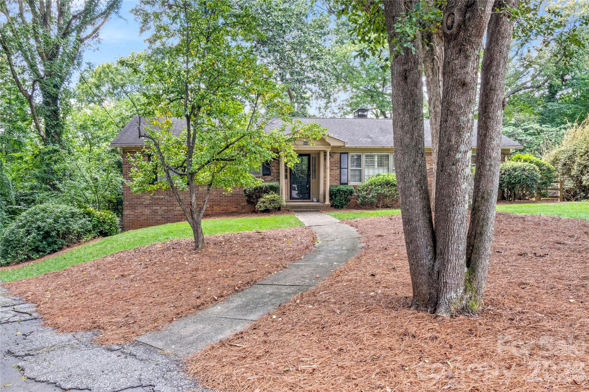 560 Kelway Place Property Photo 4