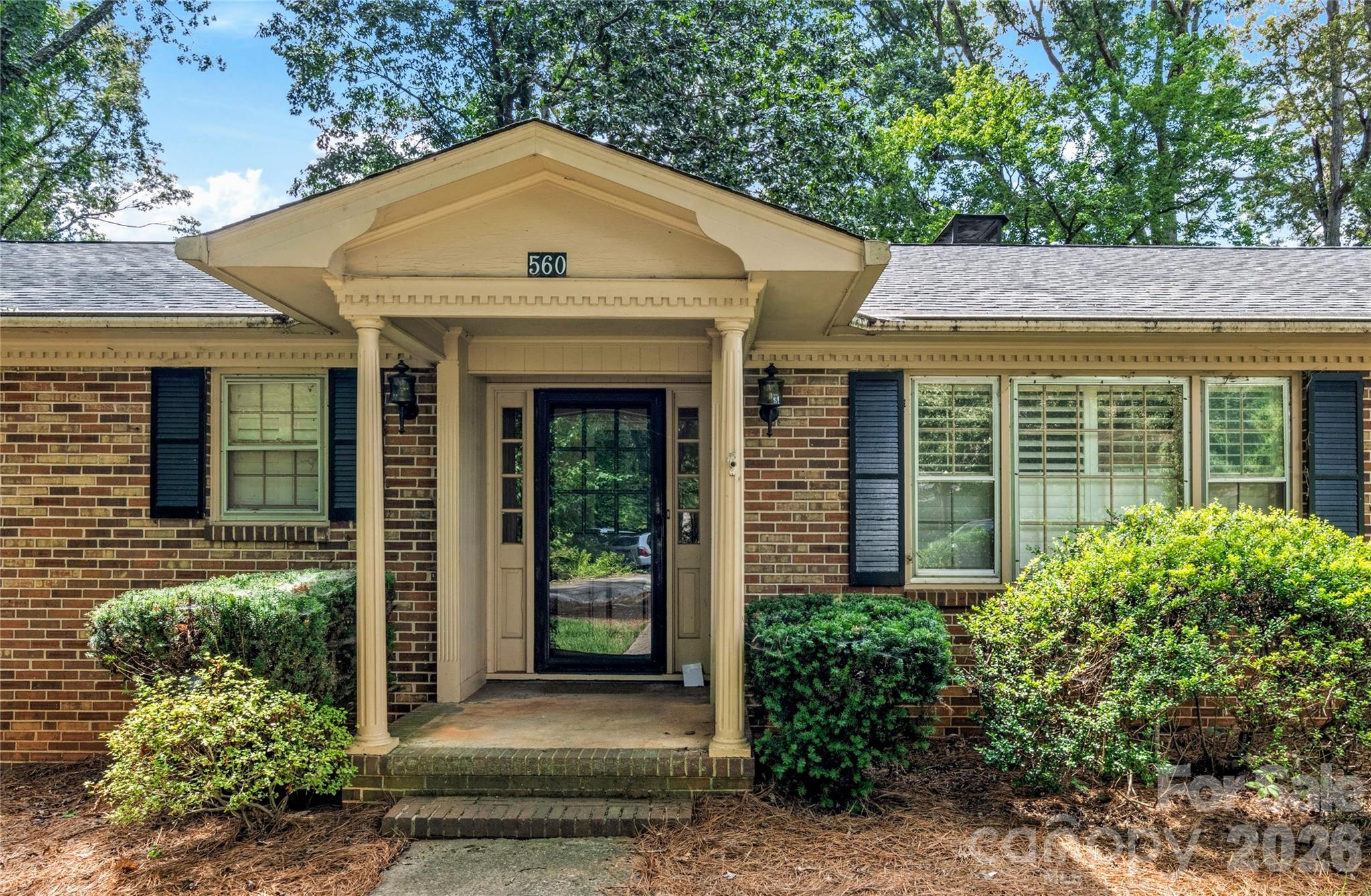 560 Kelway Place Property Photo 6