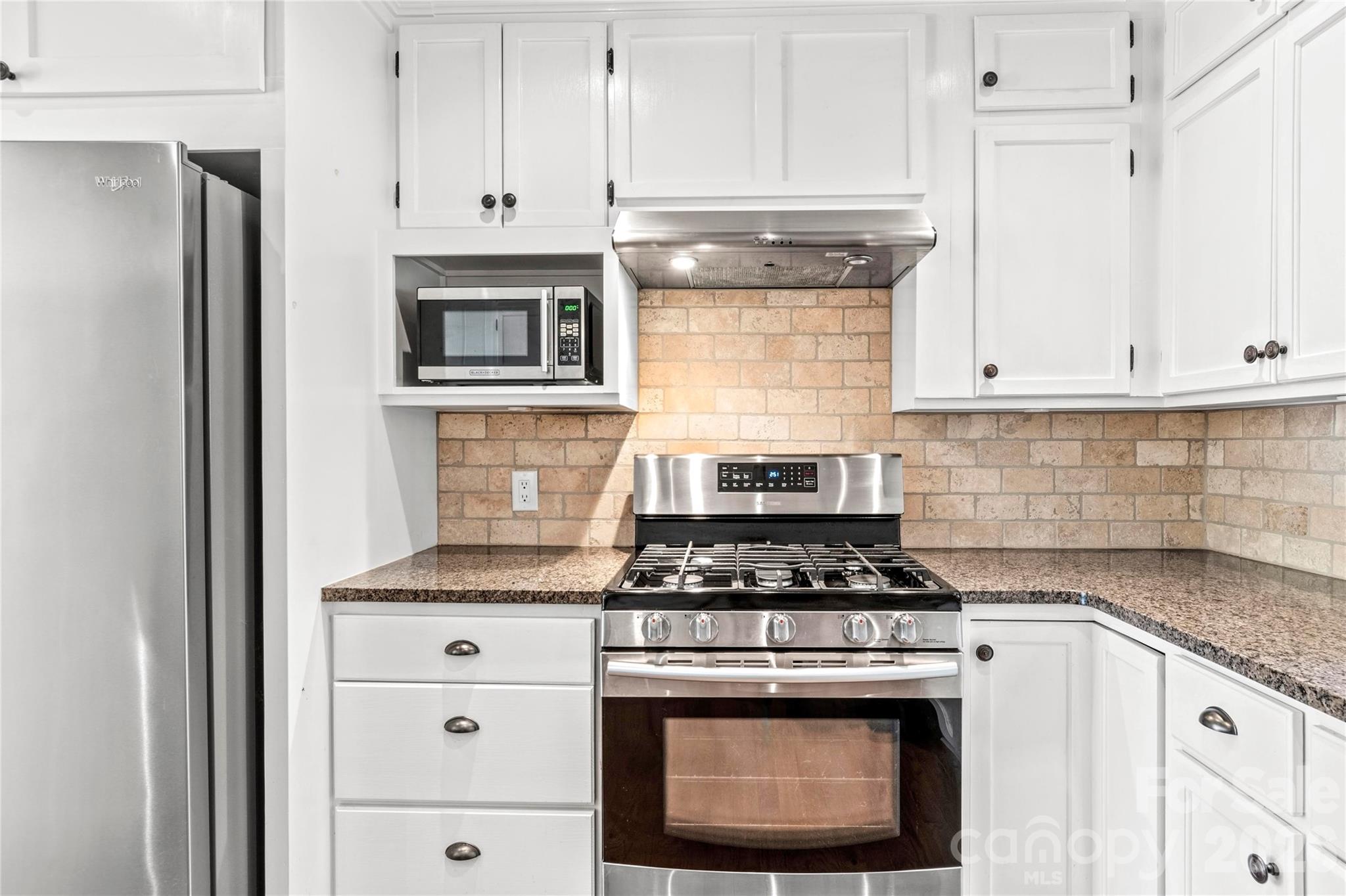 560 Kelway Place Property Photo 16