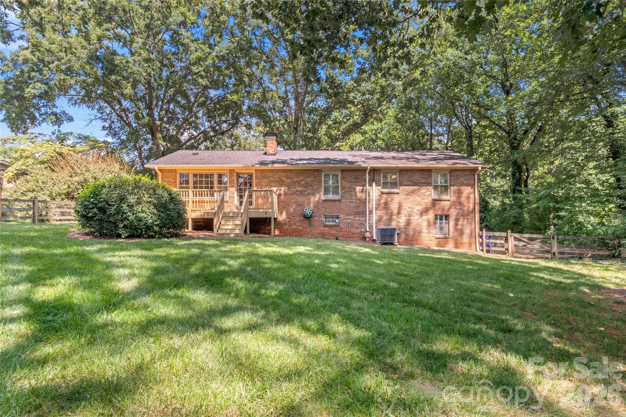560 Kelway Place Property Photo 32