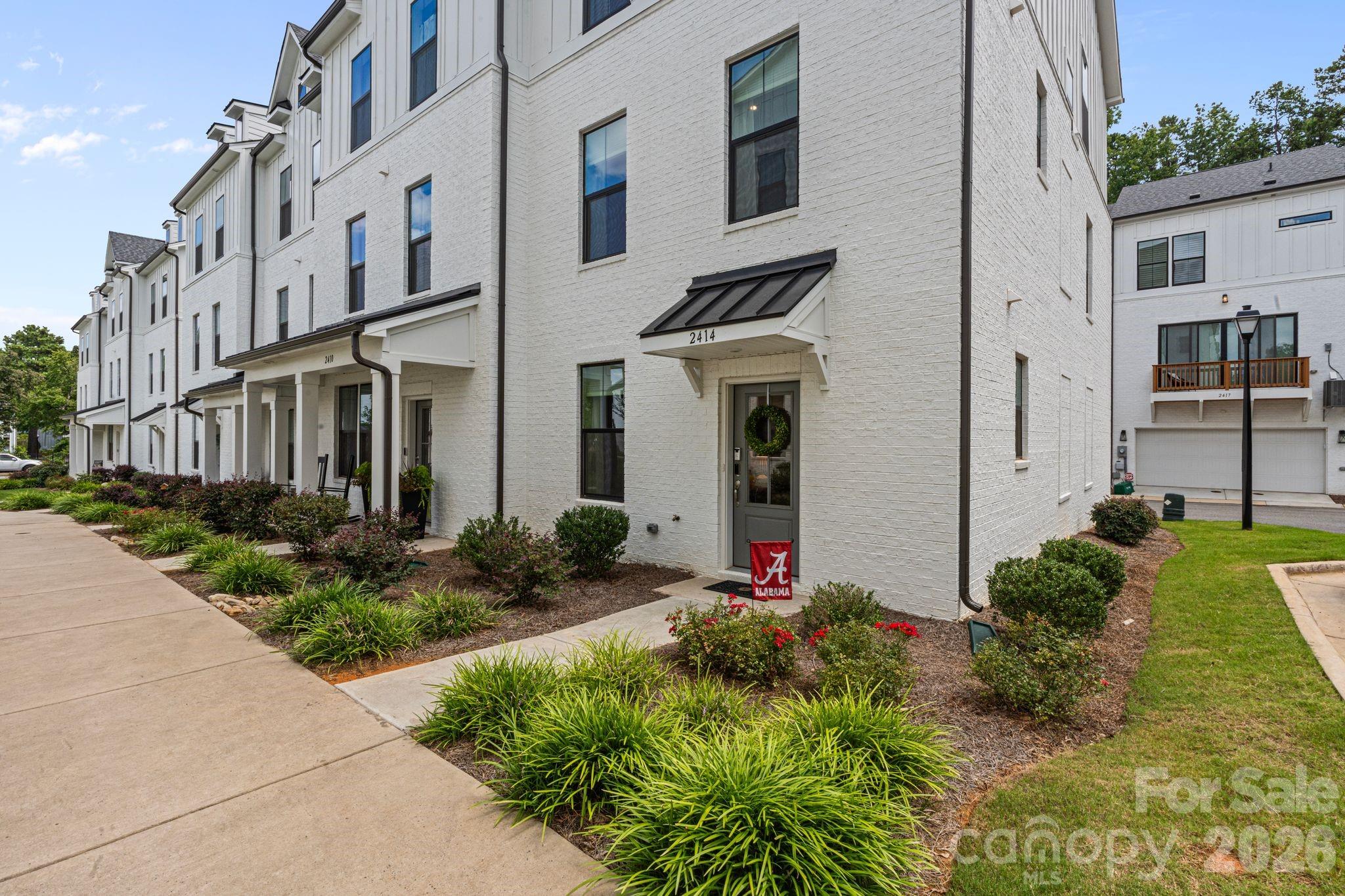 2414 Magnolia Blossom Way Property Photo 3