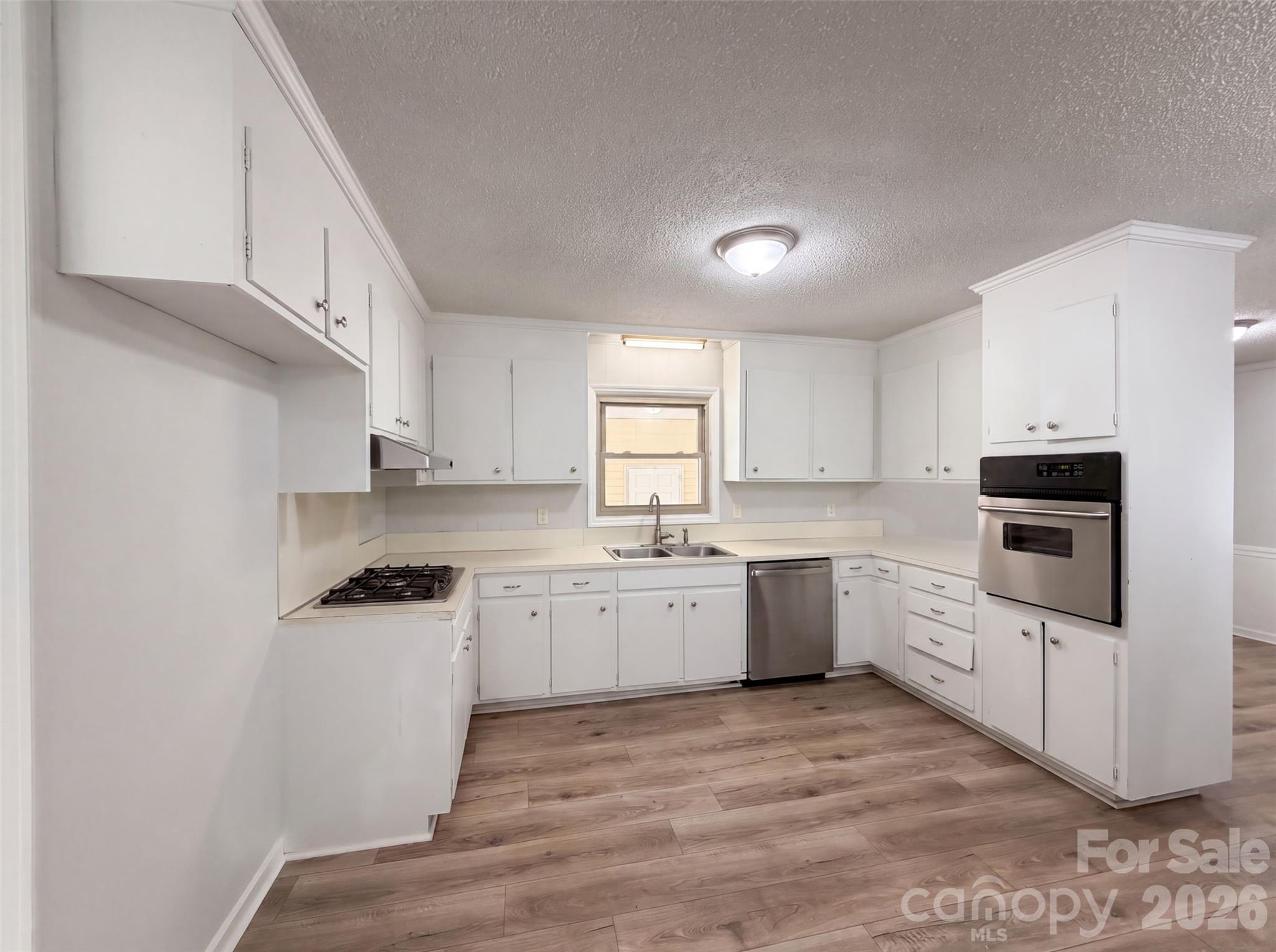 1951 Taylor Drive Property Photo 2