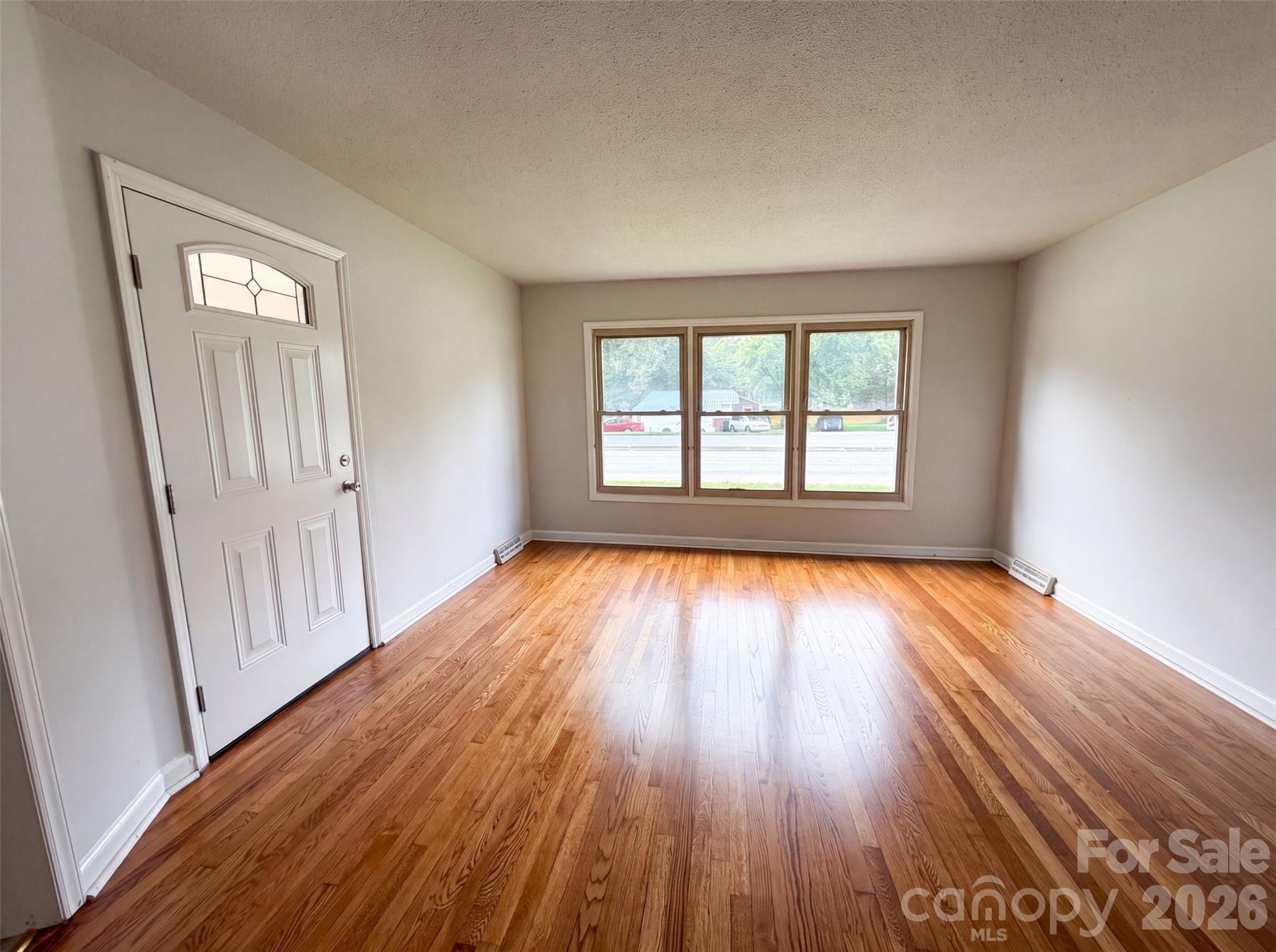 1951 Taylor Drive Property Photo 3