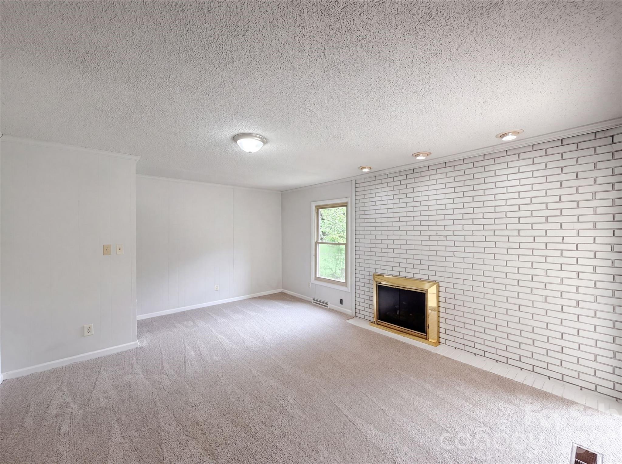 1951 Taylor Drive Property Photo 7