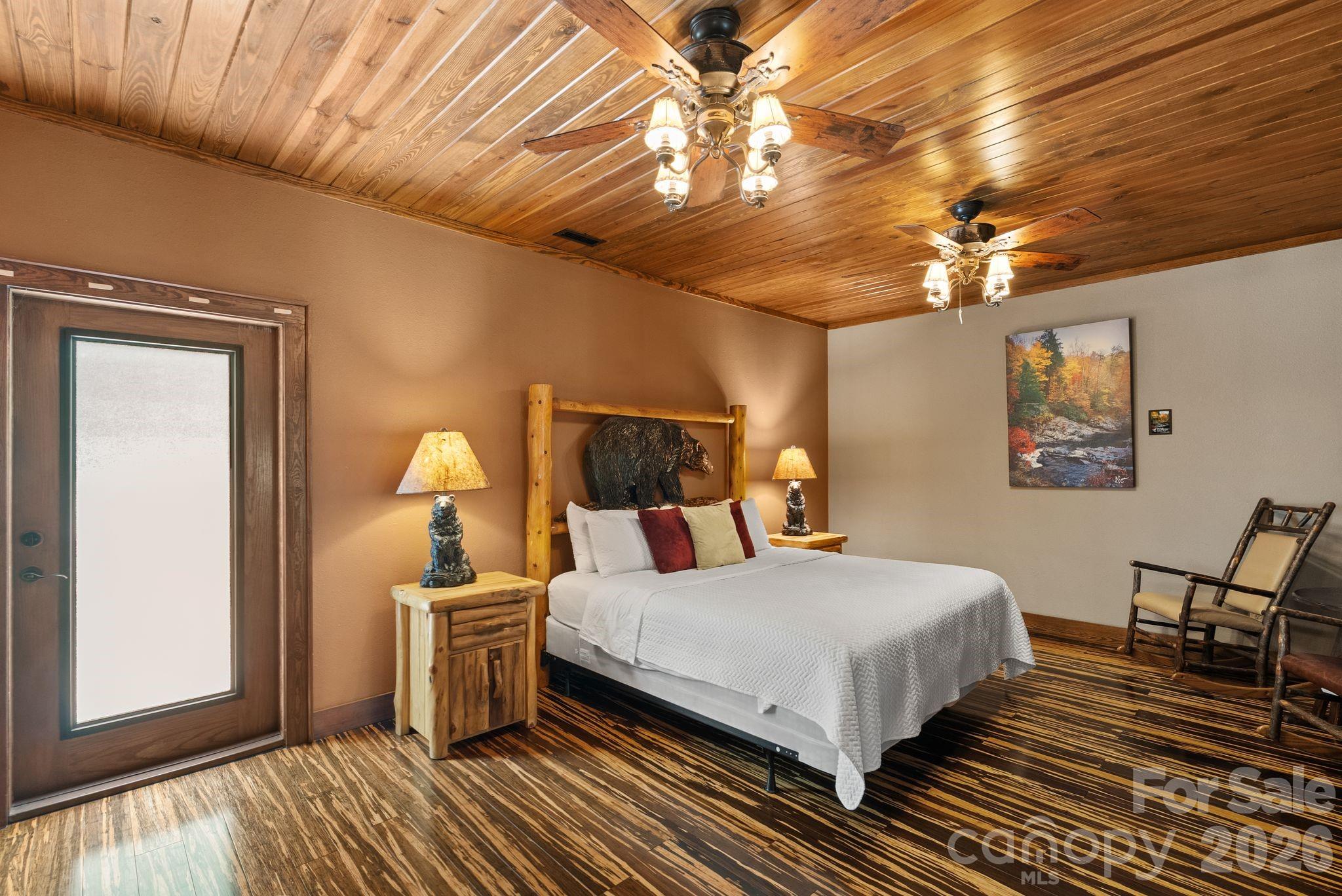 100 Moonshineholler Drive Property Photo 4