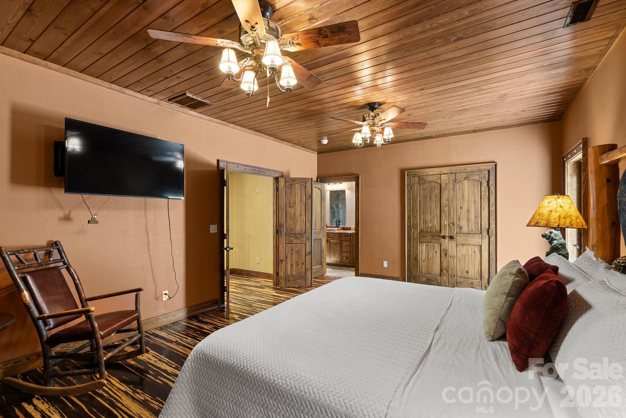 100 Moonshineholler Drive Property Photo 6