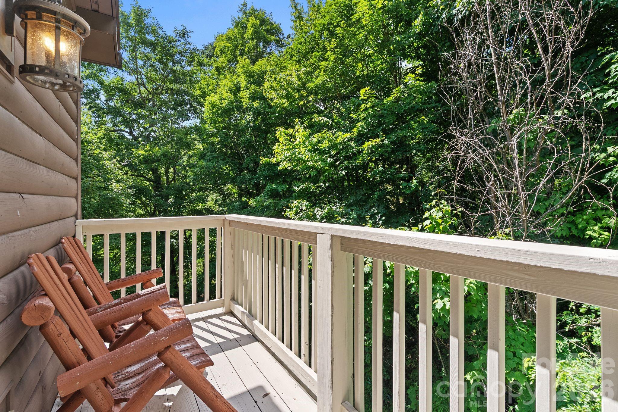 100 Moonshineholler Drive Property Photo 9