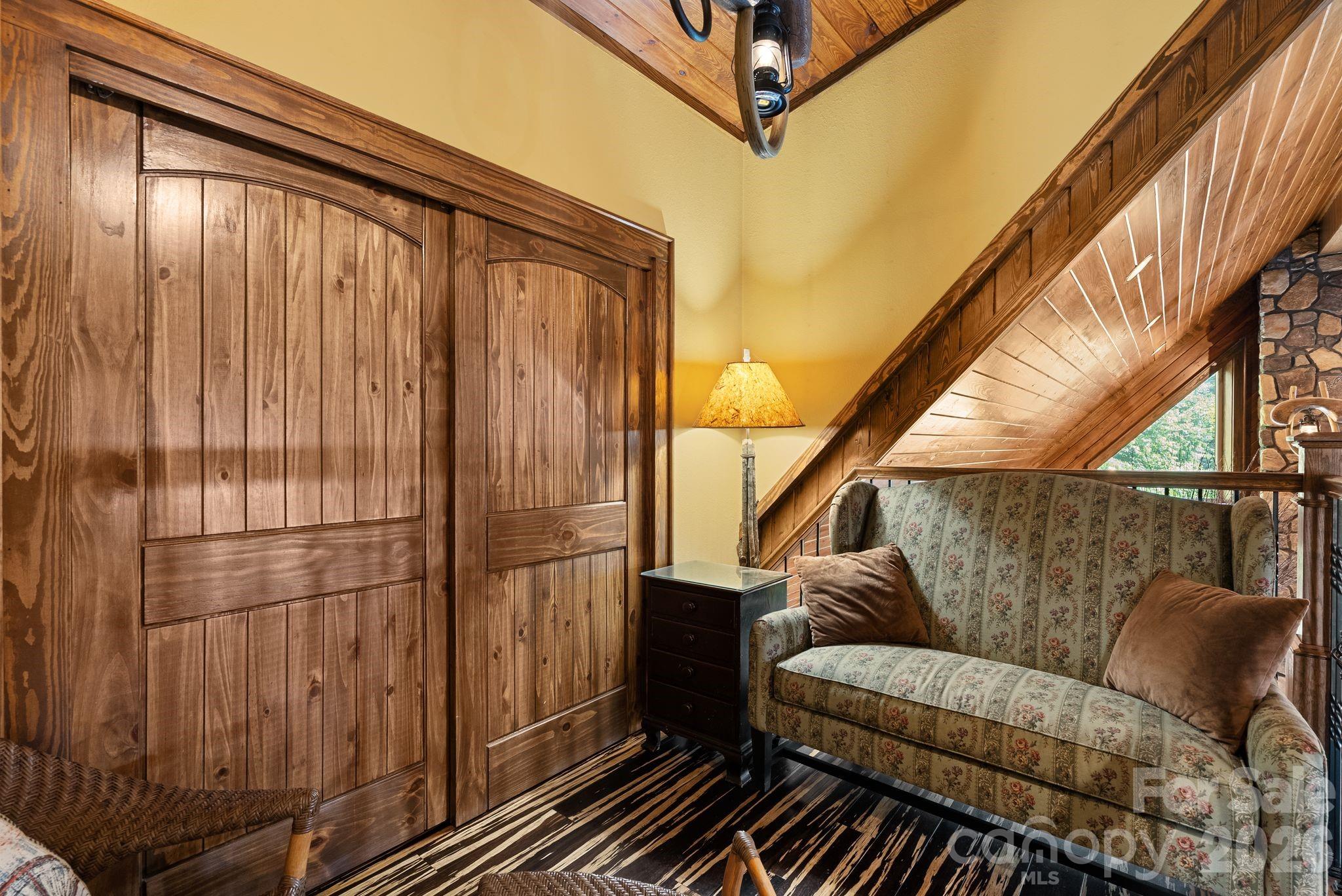 100 Moonshineholler Drive Property Photo 11
