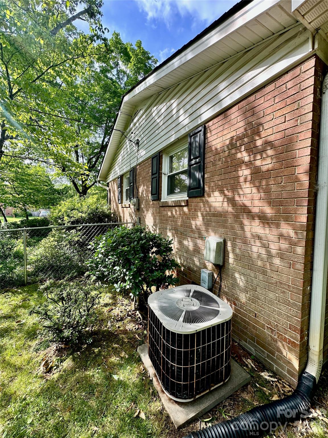 7200 Woodstock Drive Property Photo 6