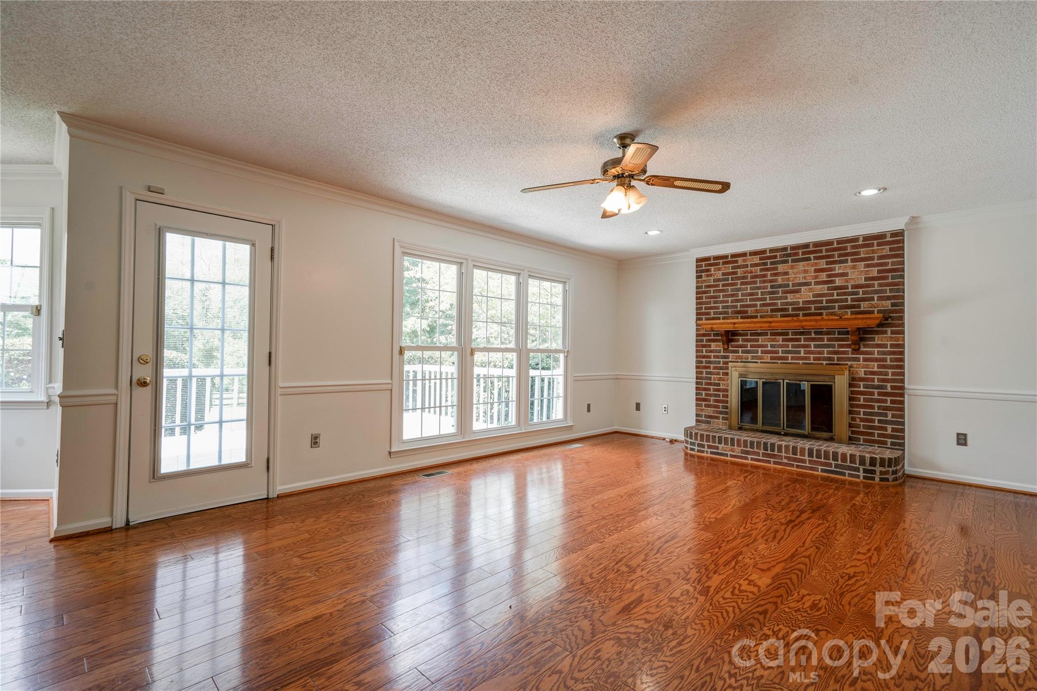 144 Oak Point Drive Property Photo 8