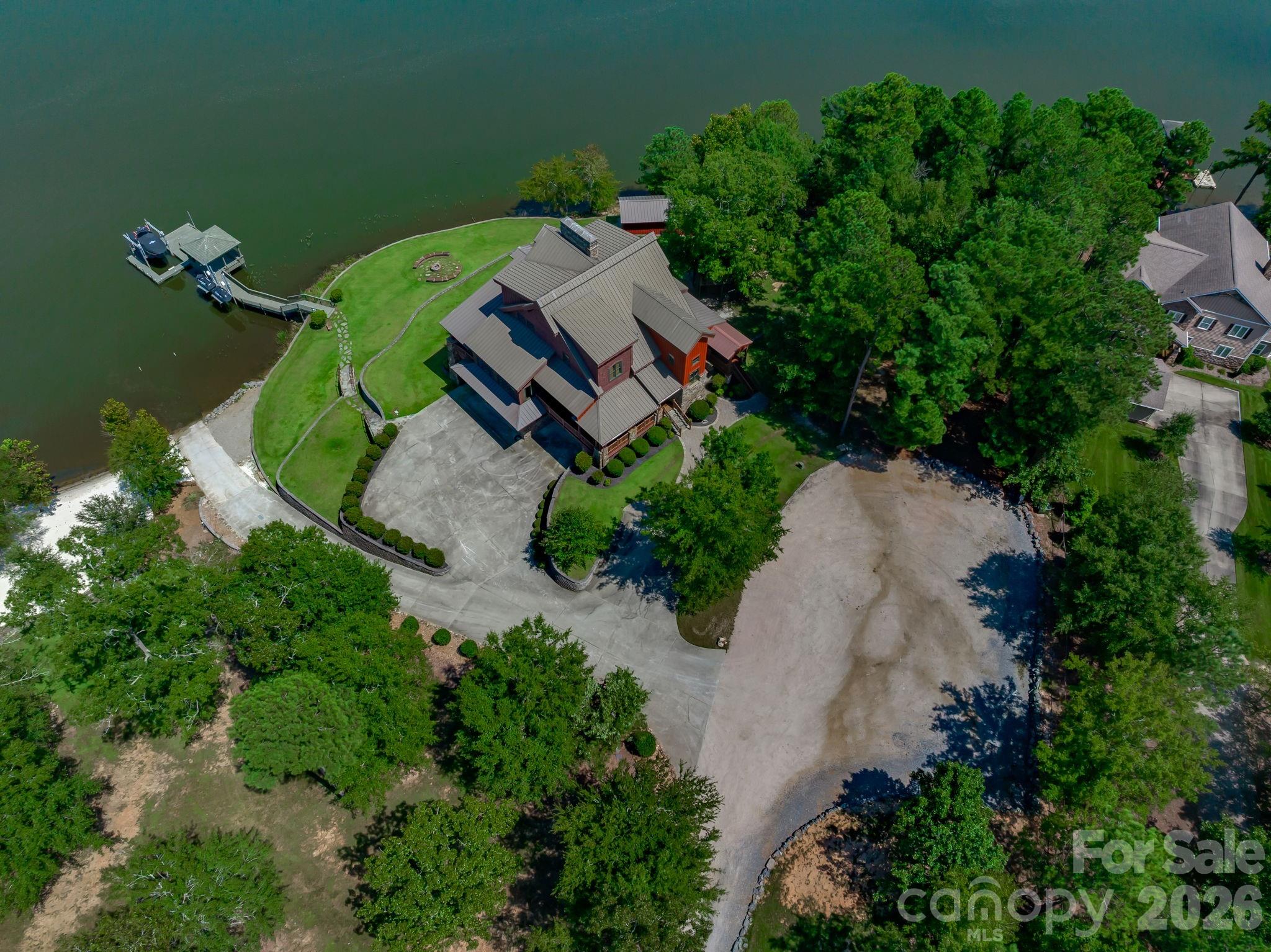 197 Smooth Rock Point Property Photo 4