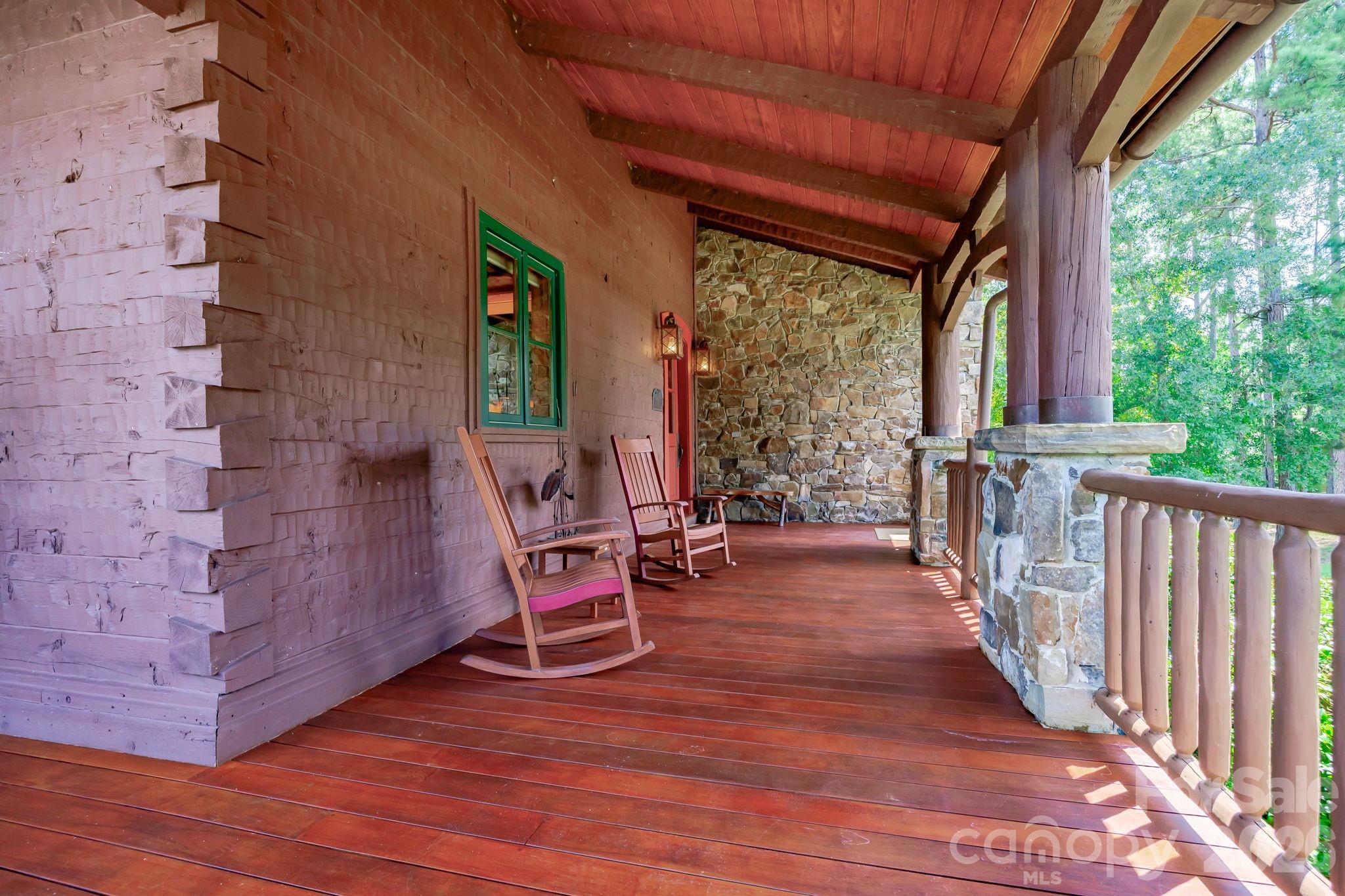197 Smooth Rock Point Property Photo 6