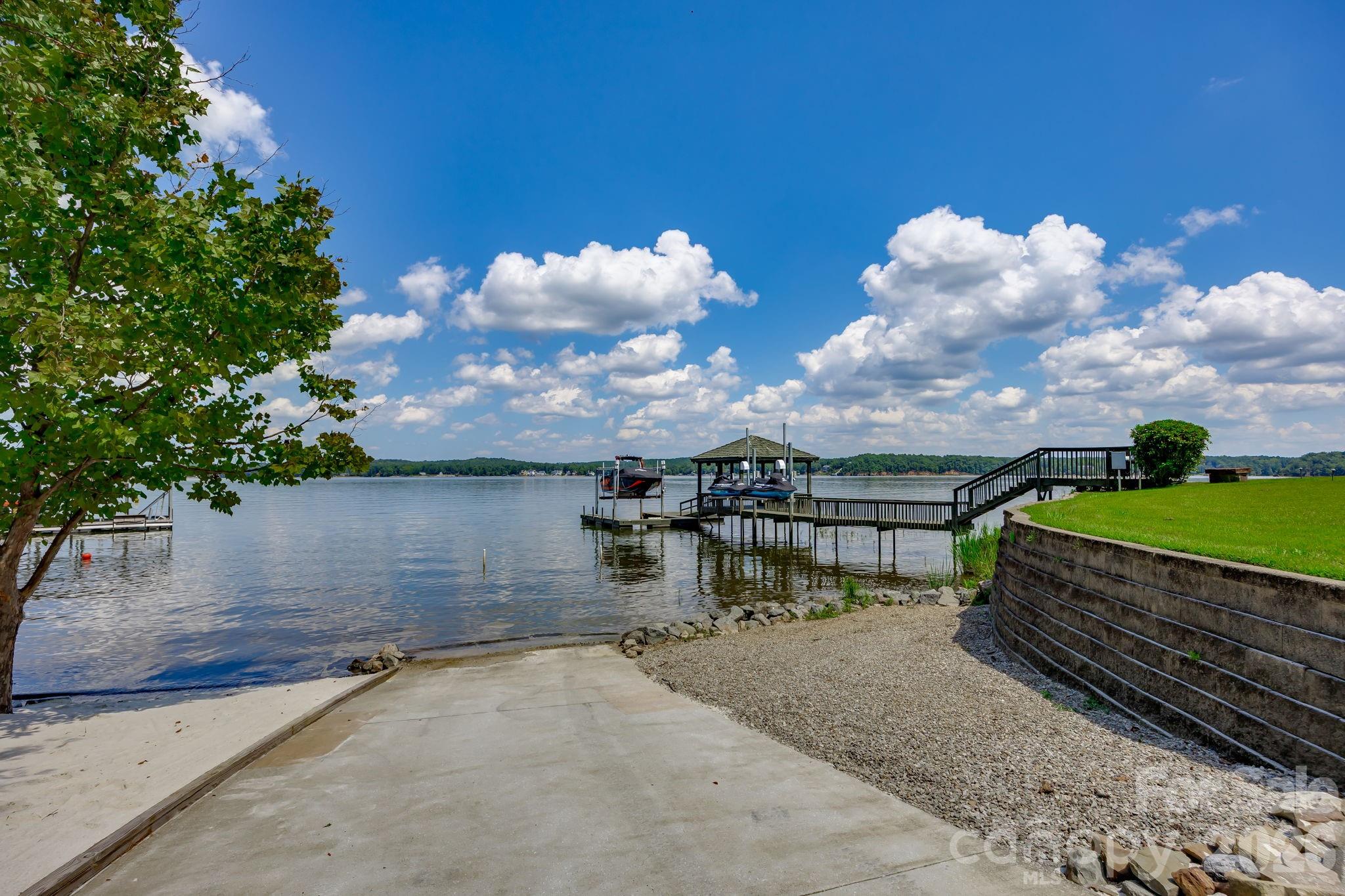 197 Smooth Rock Point Property Photo 46