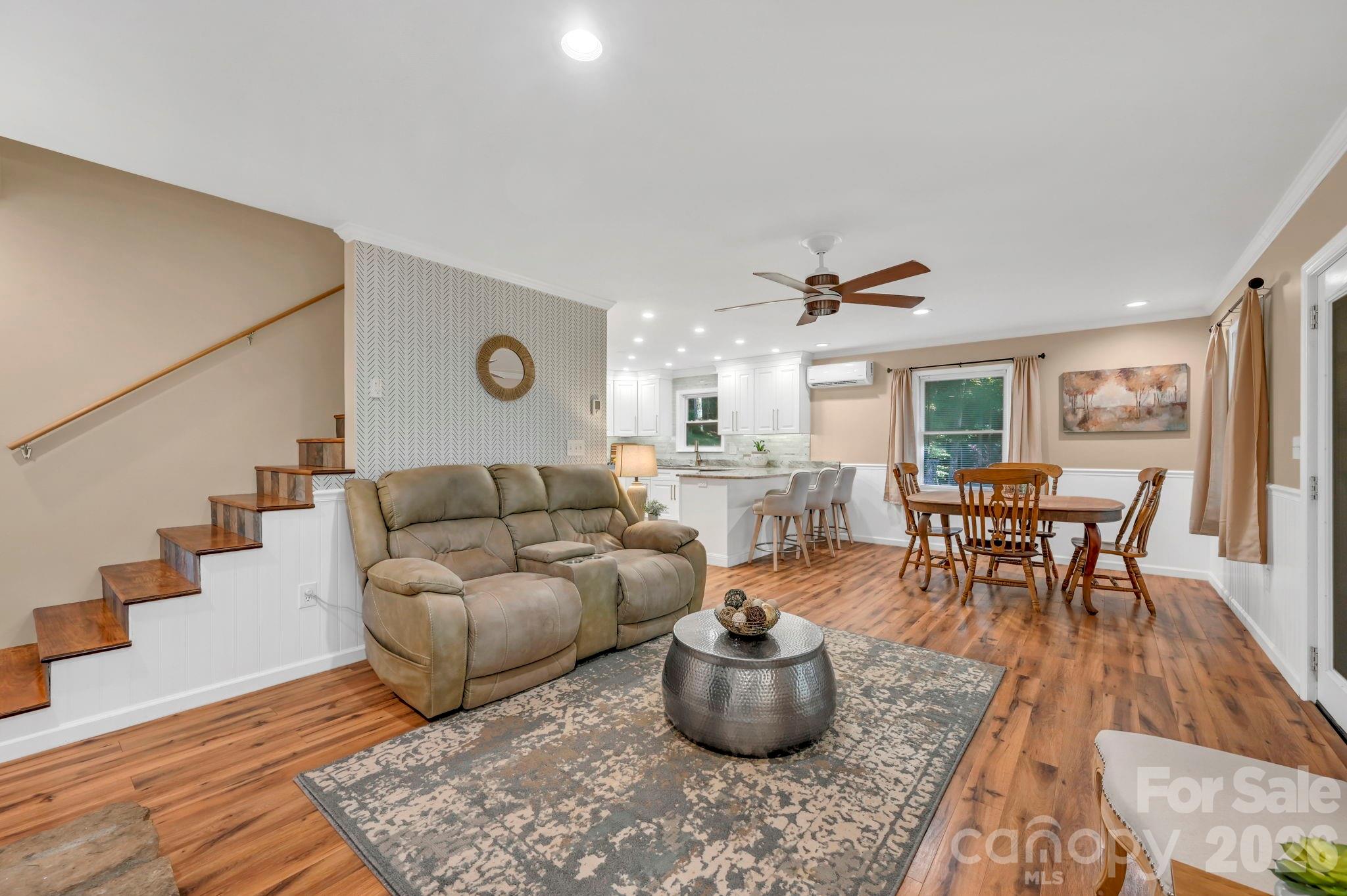 426 Meadowood Lane Property Photo 7