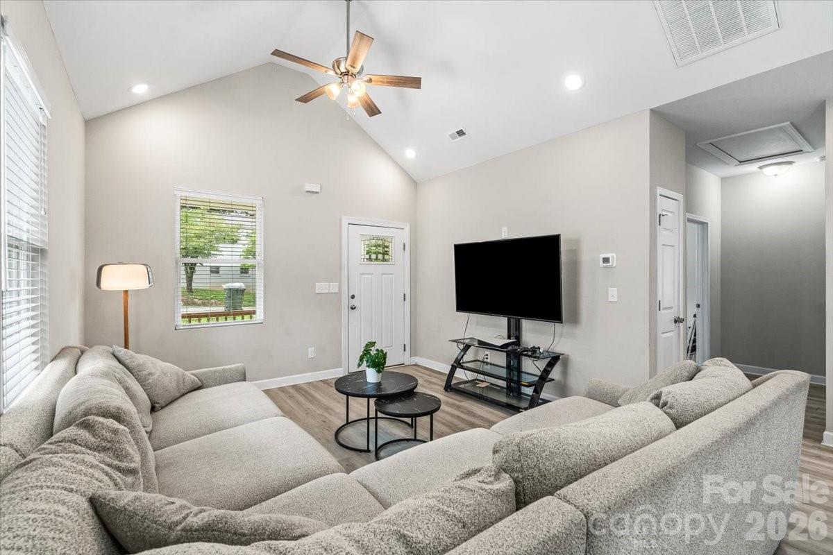 902 4th Street Property Photo 3