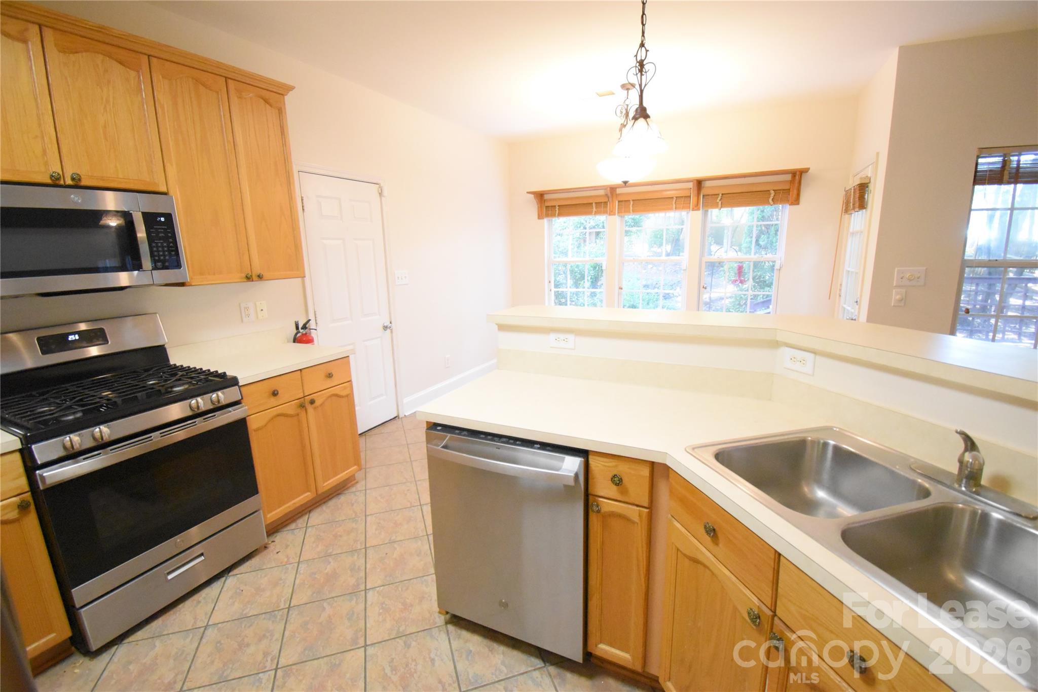 3704 Wind Ridge Place Property Photo 7