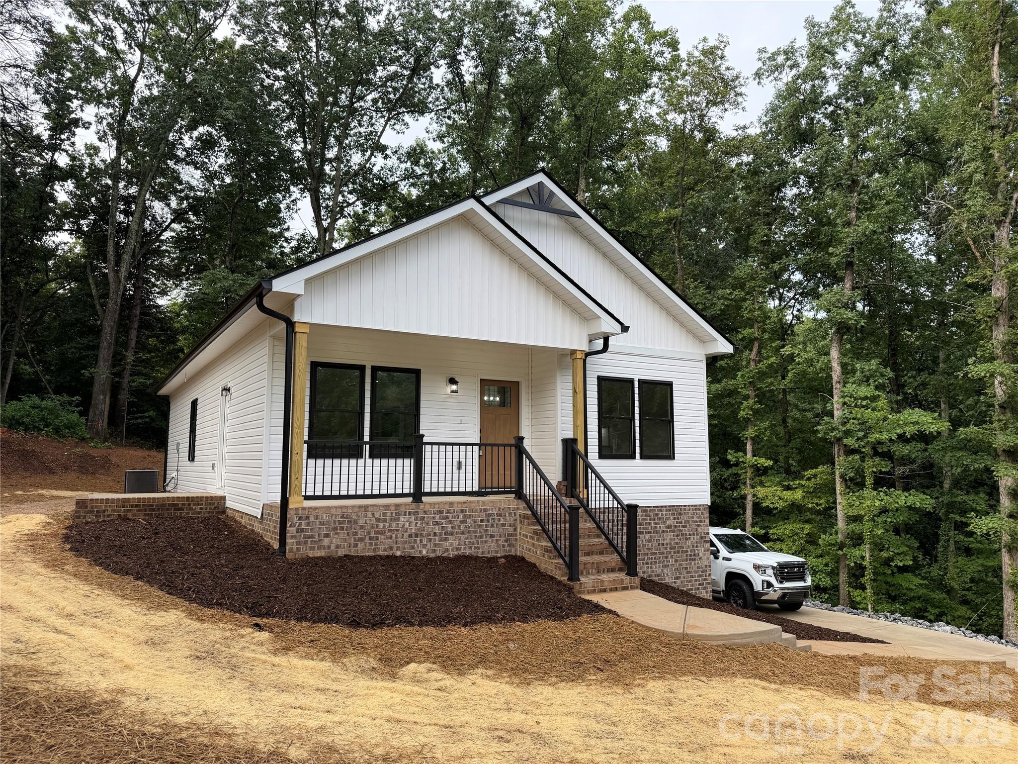 1135 Pinebrook Avenue Property Photo 1