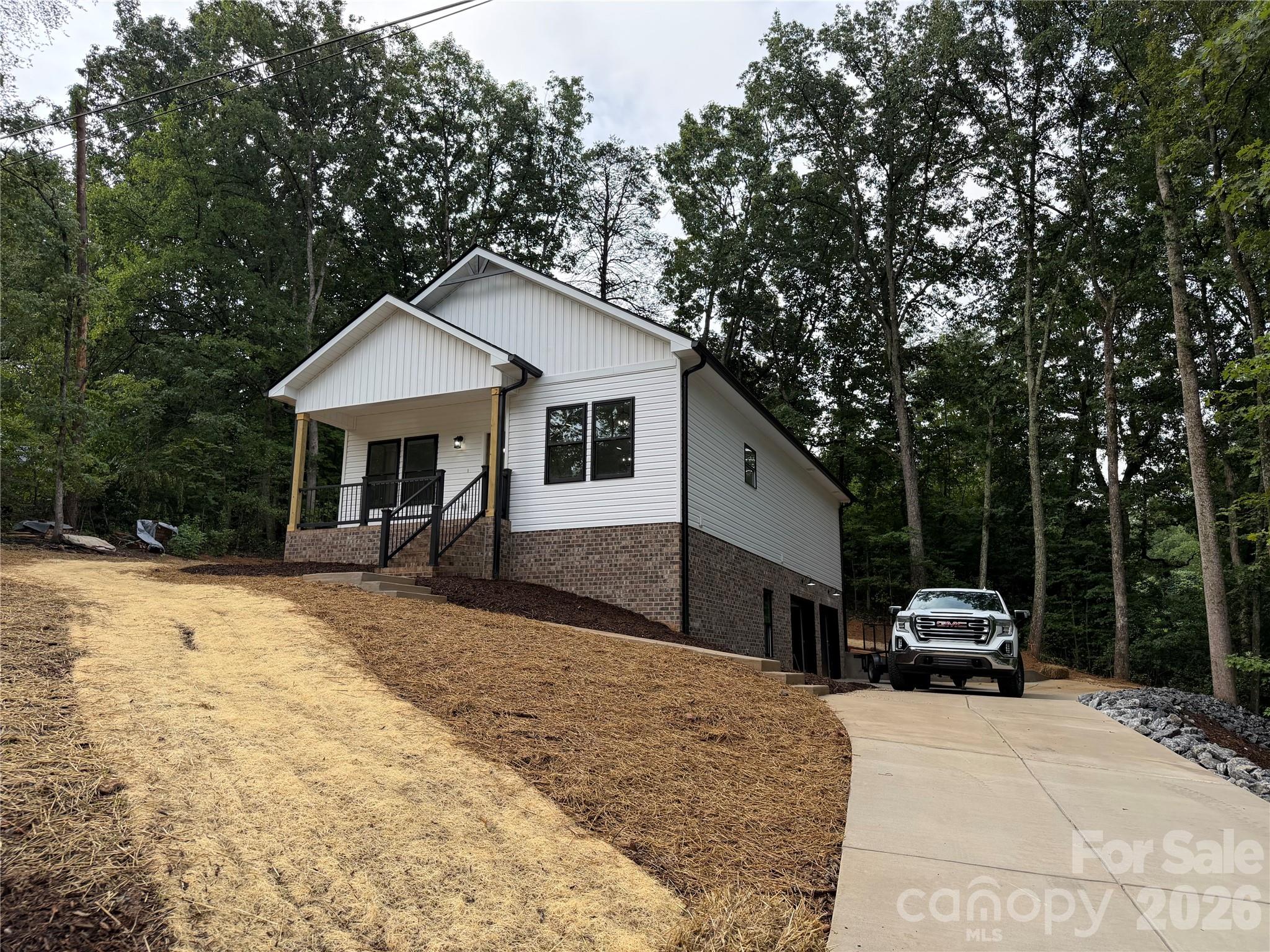 1135 Pinebrook Avenue Property Photo 2