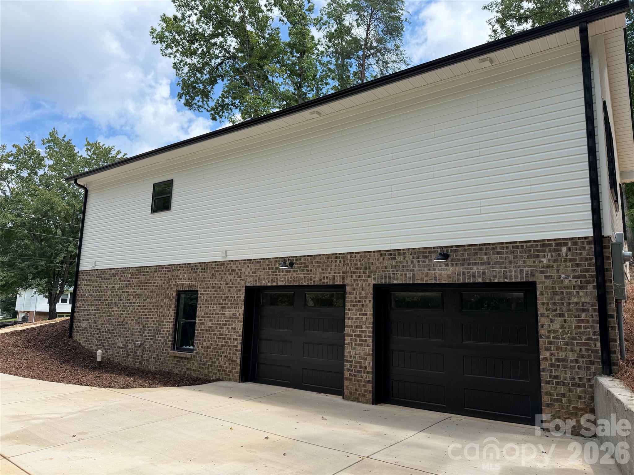 1135 Pinebrook Avenue Property Photo 4