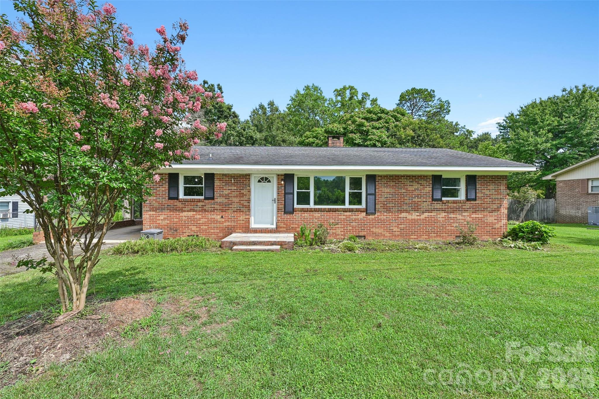 1811 S Post Road Property Photo 1