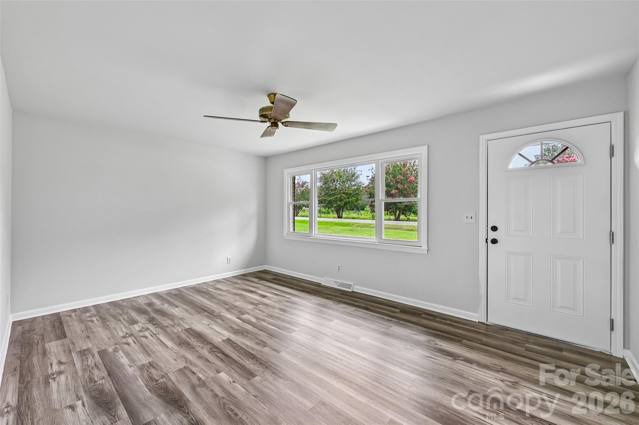 1811 S Post Road Property Photo 3