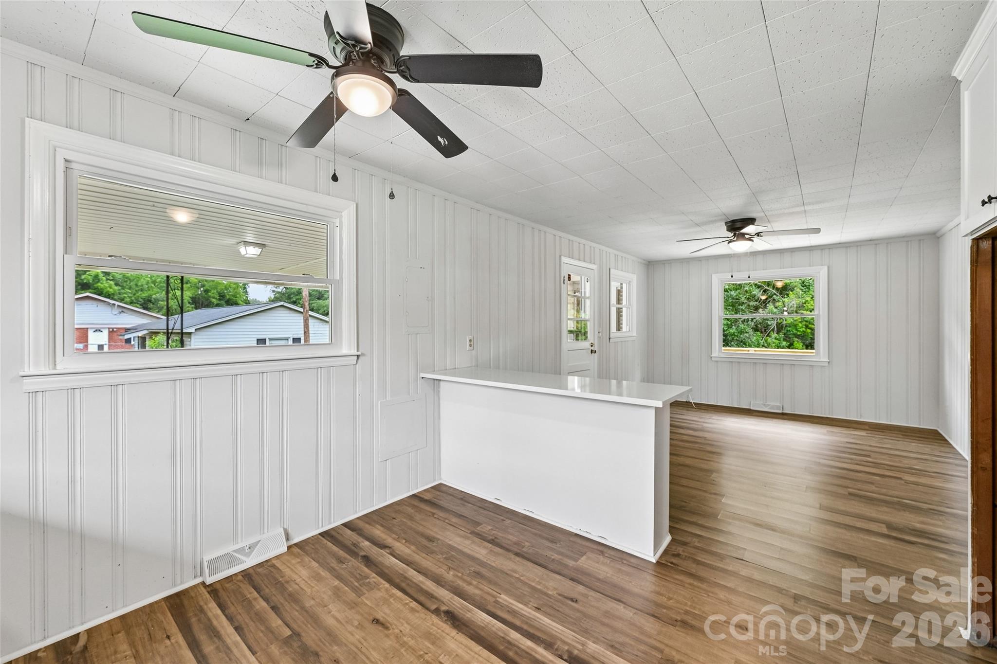 1811 S Post Road Property Photo 4