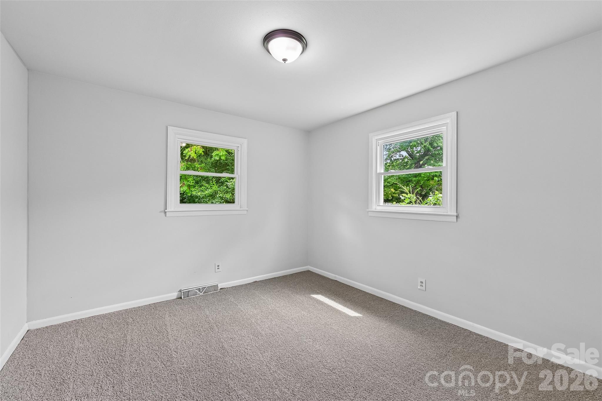 1811 S Post Road Property Photo 6
