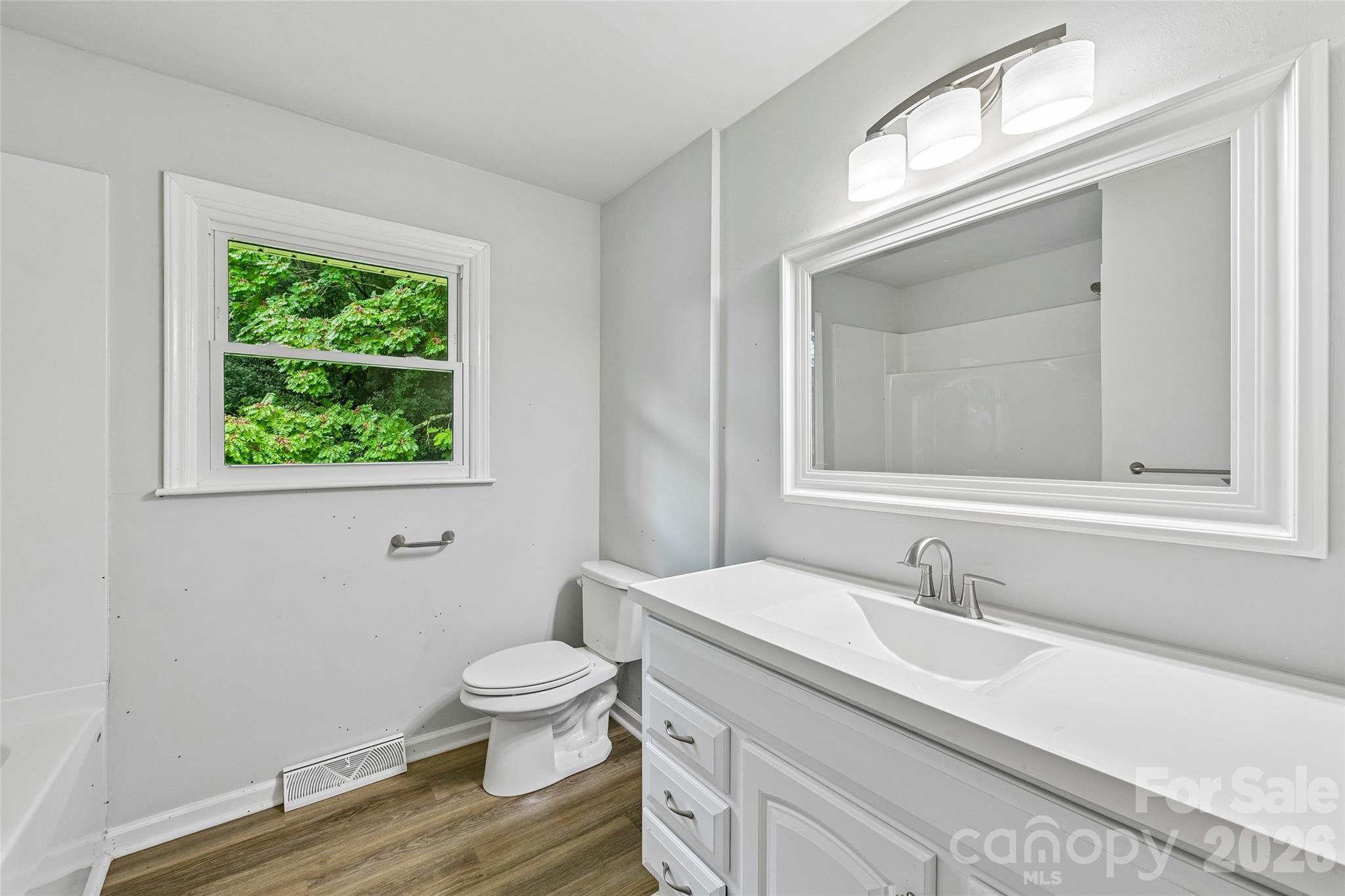 1811 S Post Road Property Photo 7