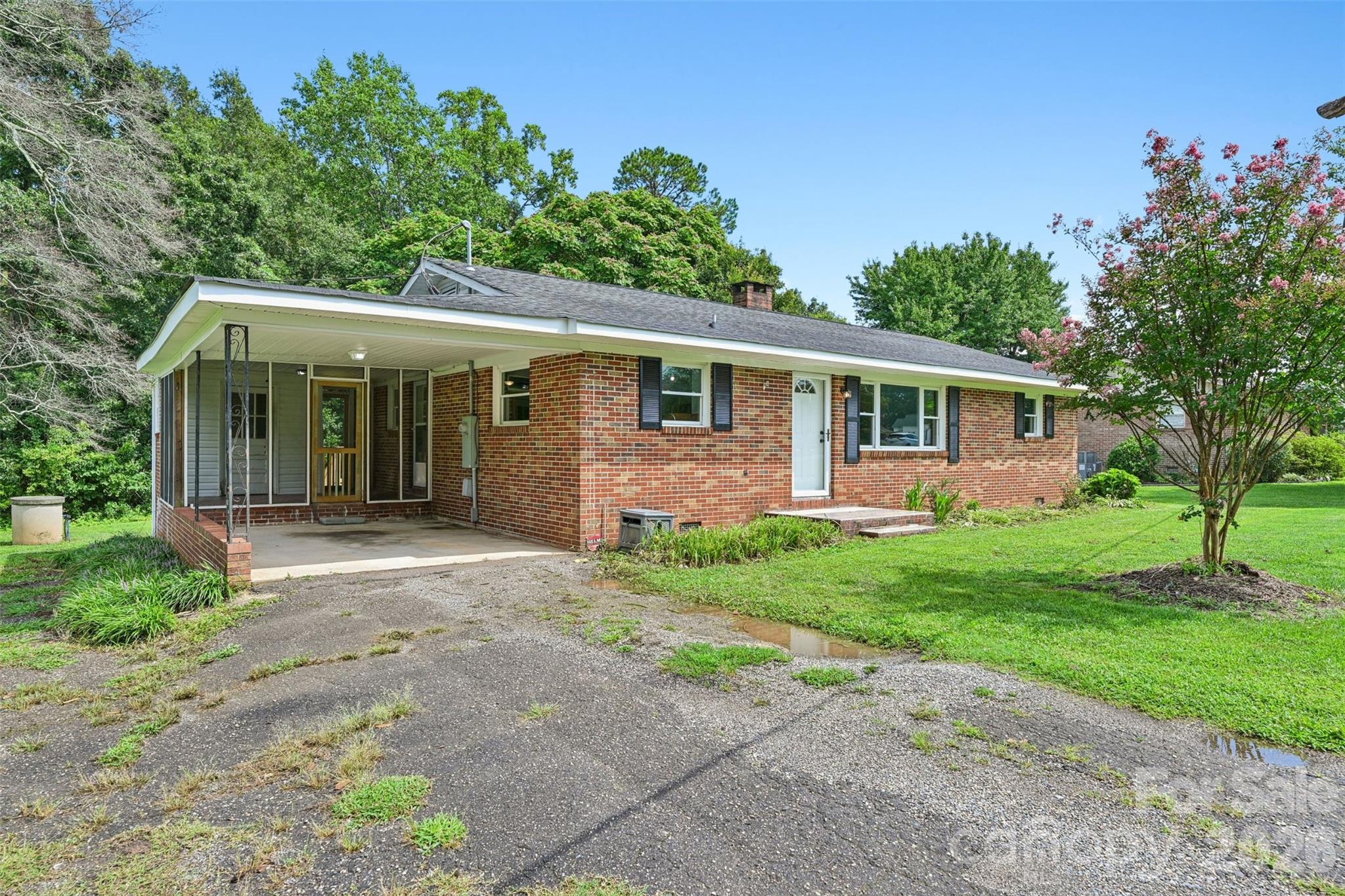1811 S Post Road Property Photo 8