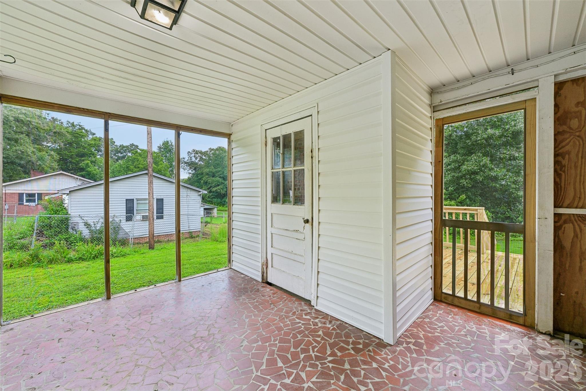 1811 S Post Road Property Photo 11