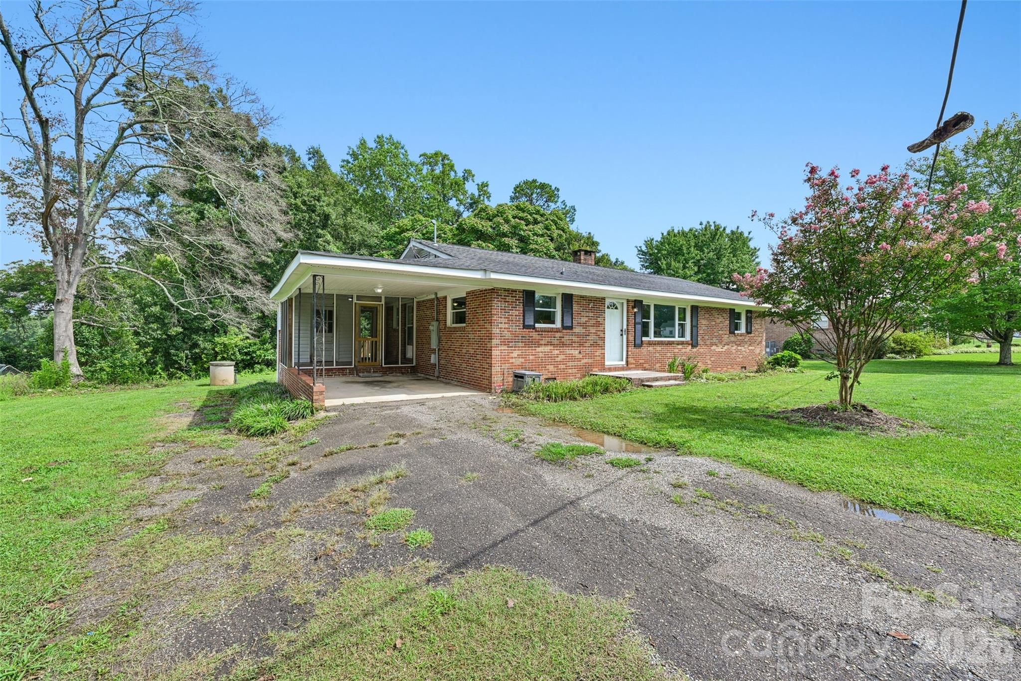 1811 S Post Road Property Photo 12