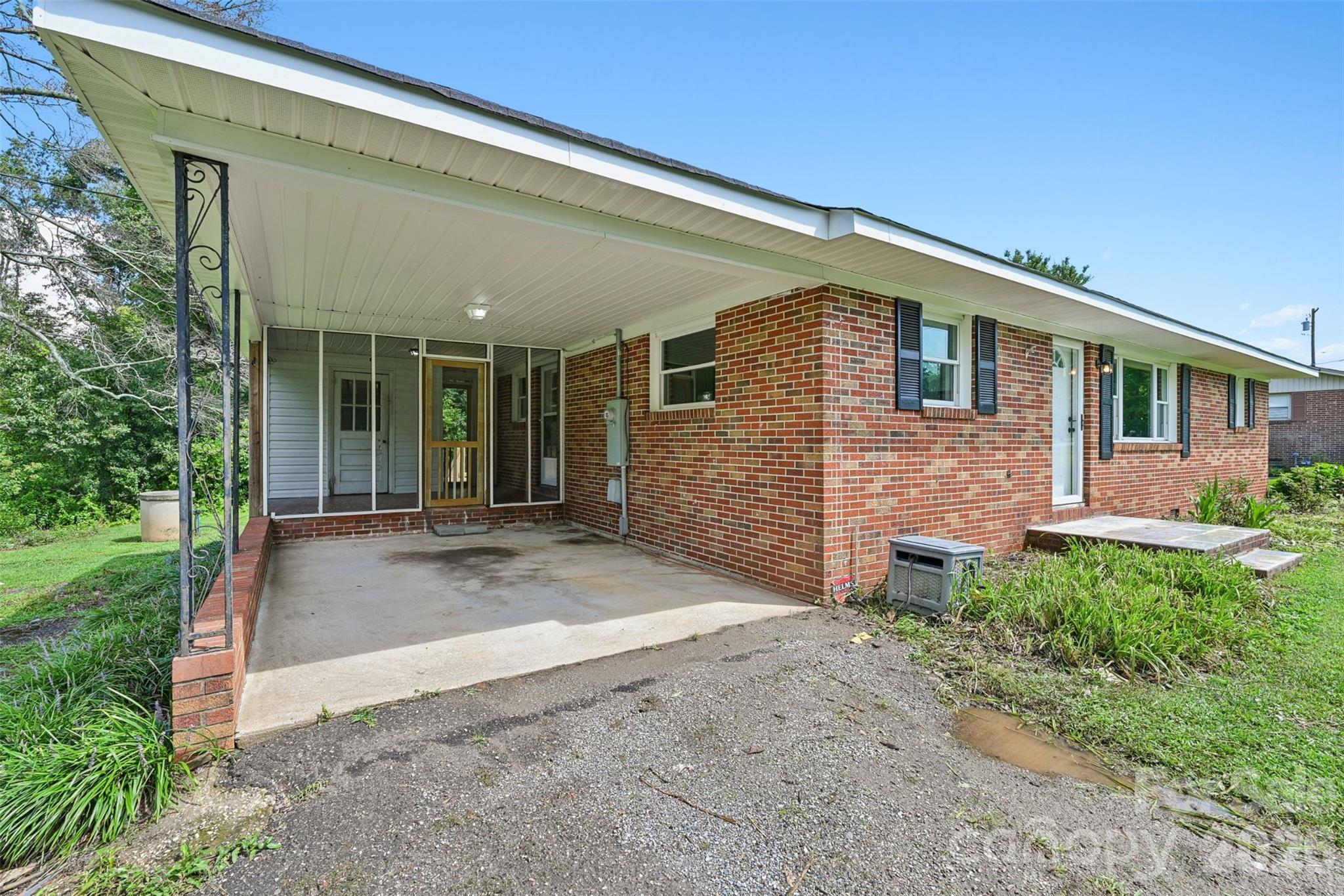 1811 S Post Road Property Photo 13