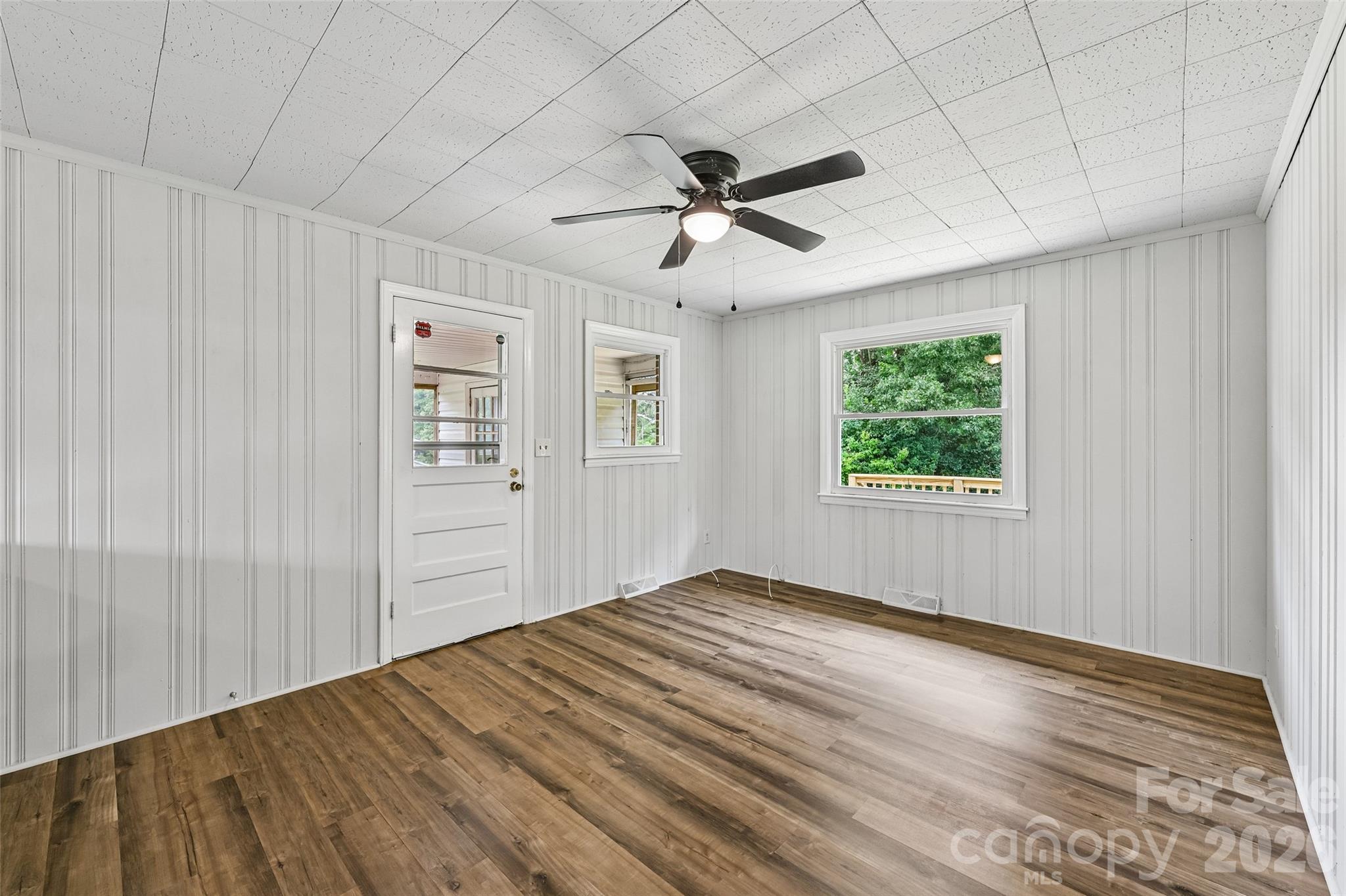 1811 S Post Road Property Photo 14