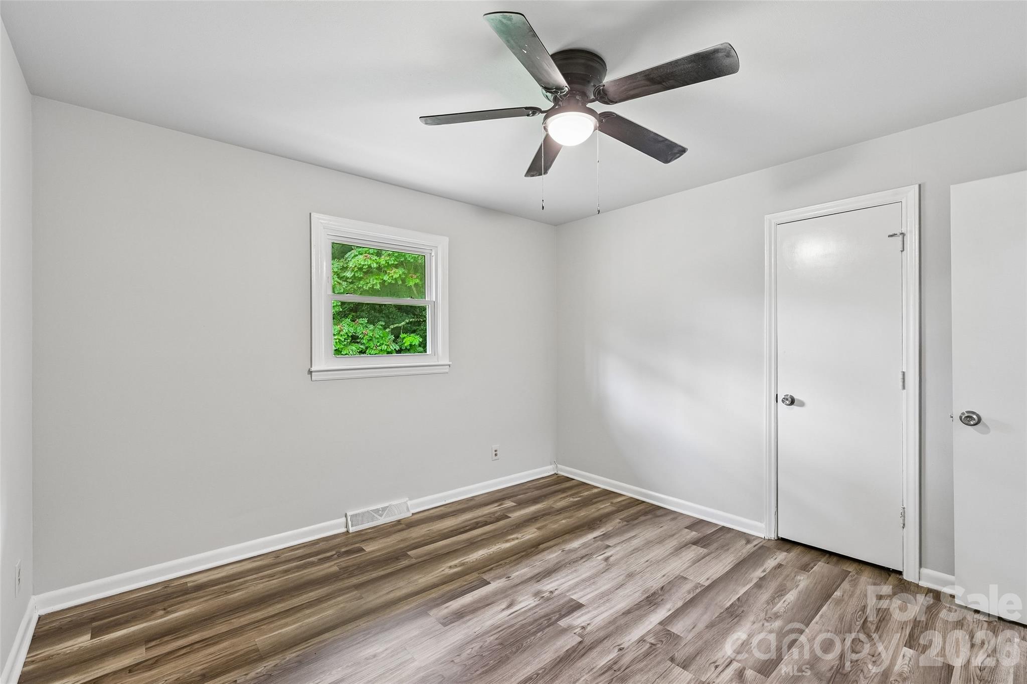 1811 S Post Road Property Photo 15