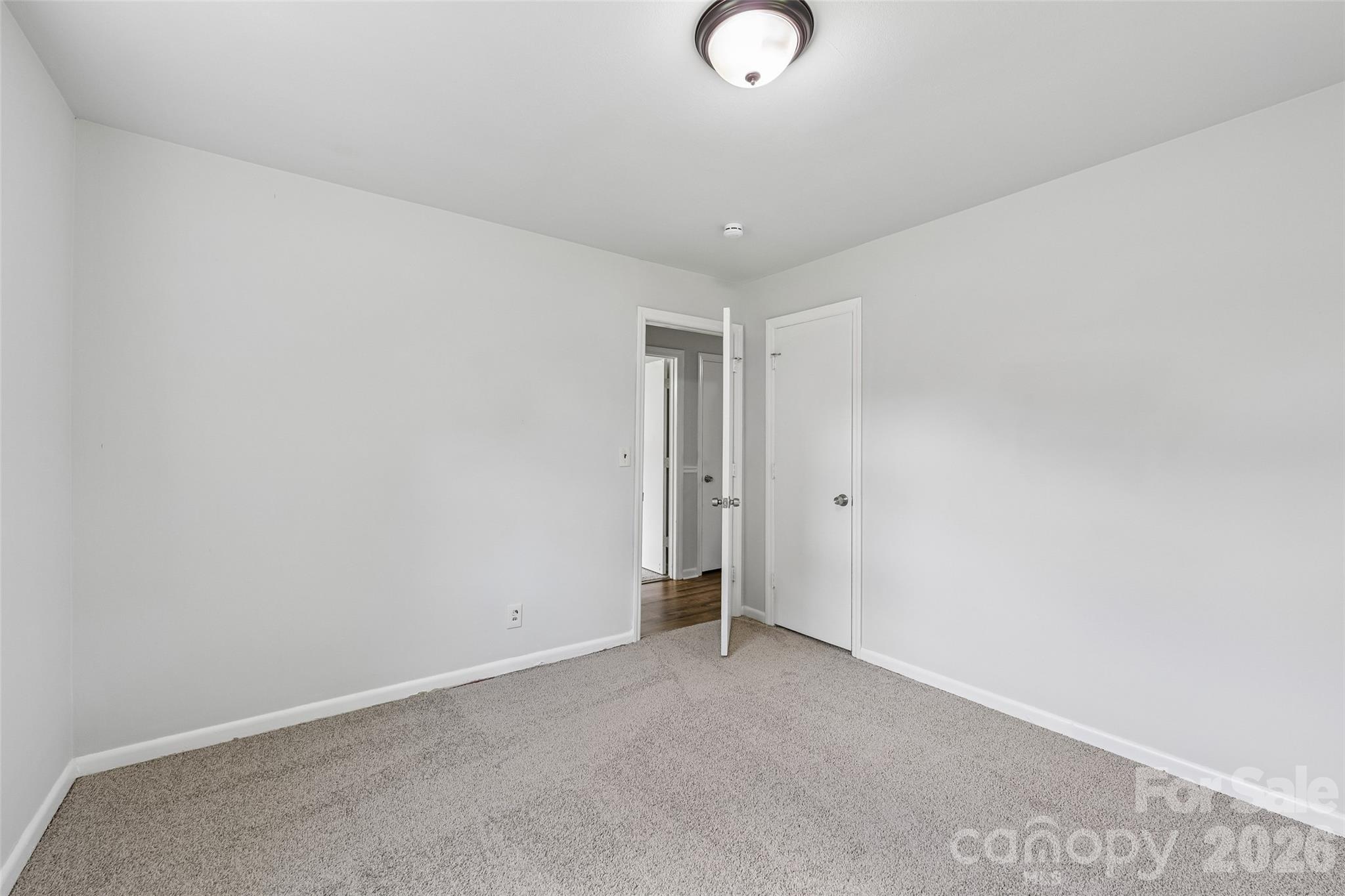 1811 S Post Road Property Photo 16
