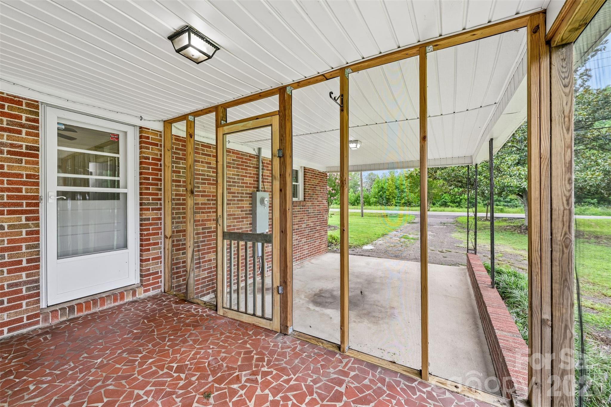 1811 S Post Road Property Photo 18