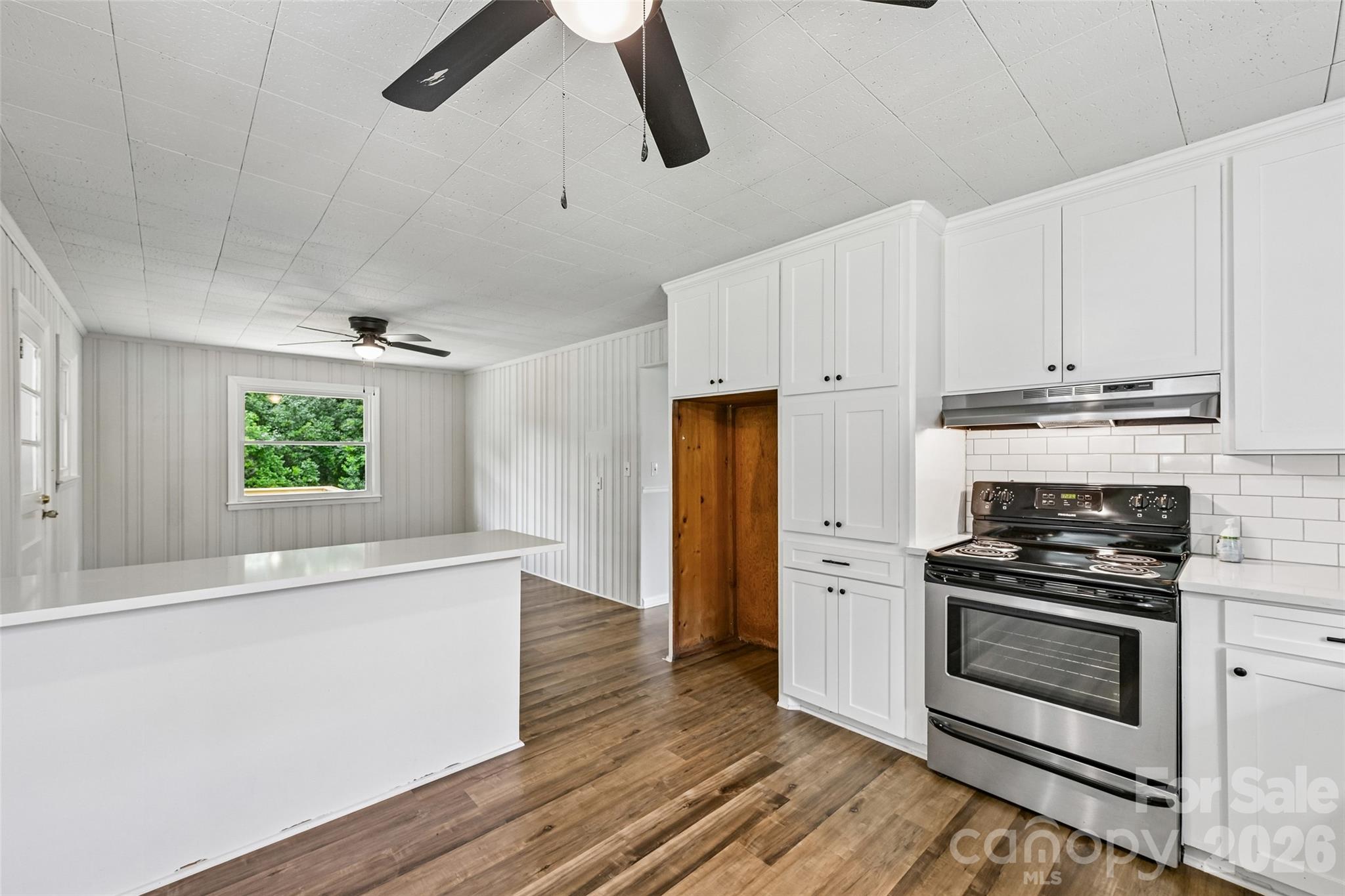 1811 S Post Road Property Photo 21