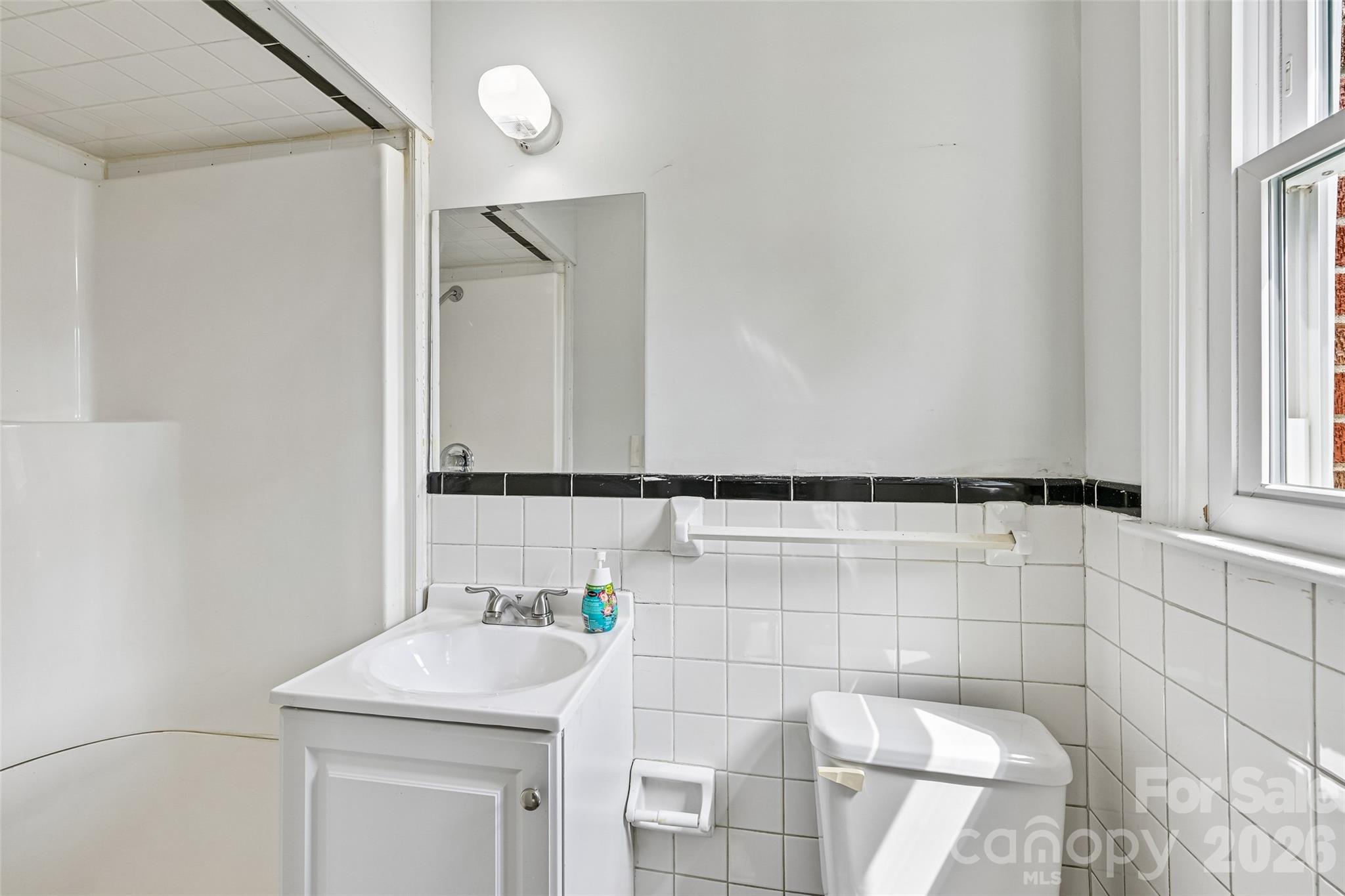 1811 S Post Road Property Photo 23